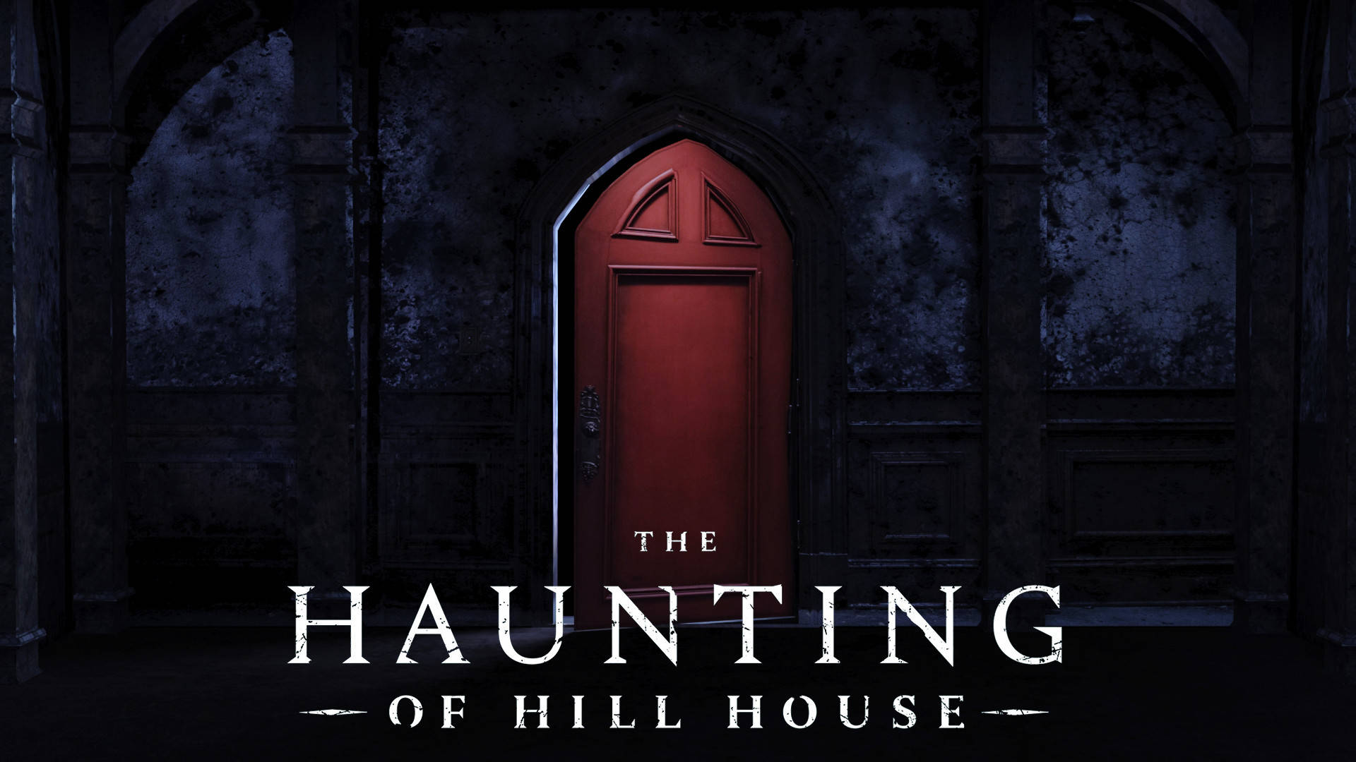 Haunting 桌布 壁紙 — 一扇紅色門在黑暗哥德式走廊中發光，牆壁剝落，下方有標題 The Haunting of Hill House。
