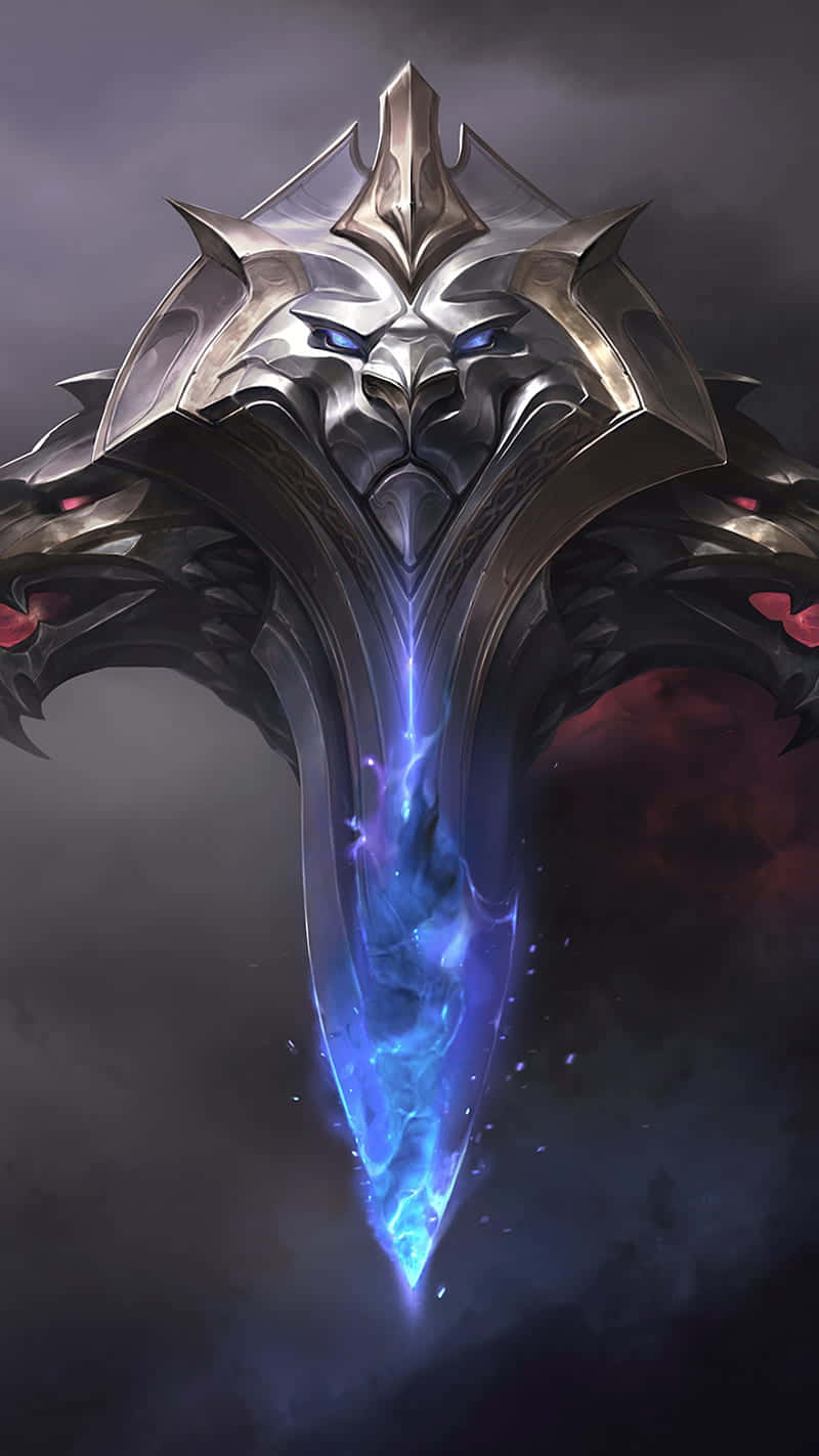 Android League Of Legends 桌布 壁紙 — 一把帶有惡魔面孔和發光藍色能量刀刃的威脅性銀劍，背景為黑暗煙霧繚繞。