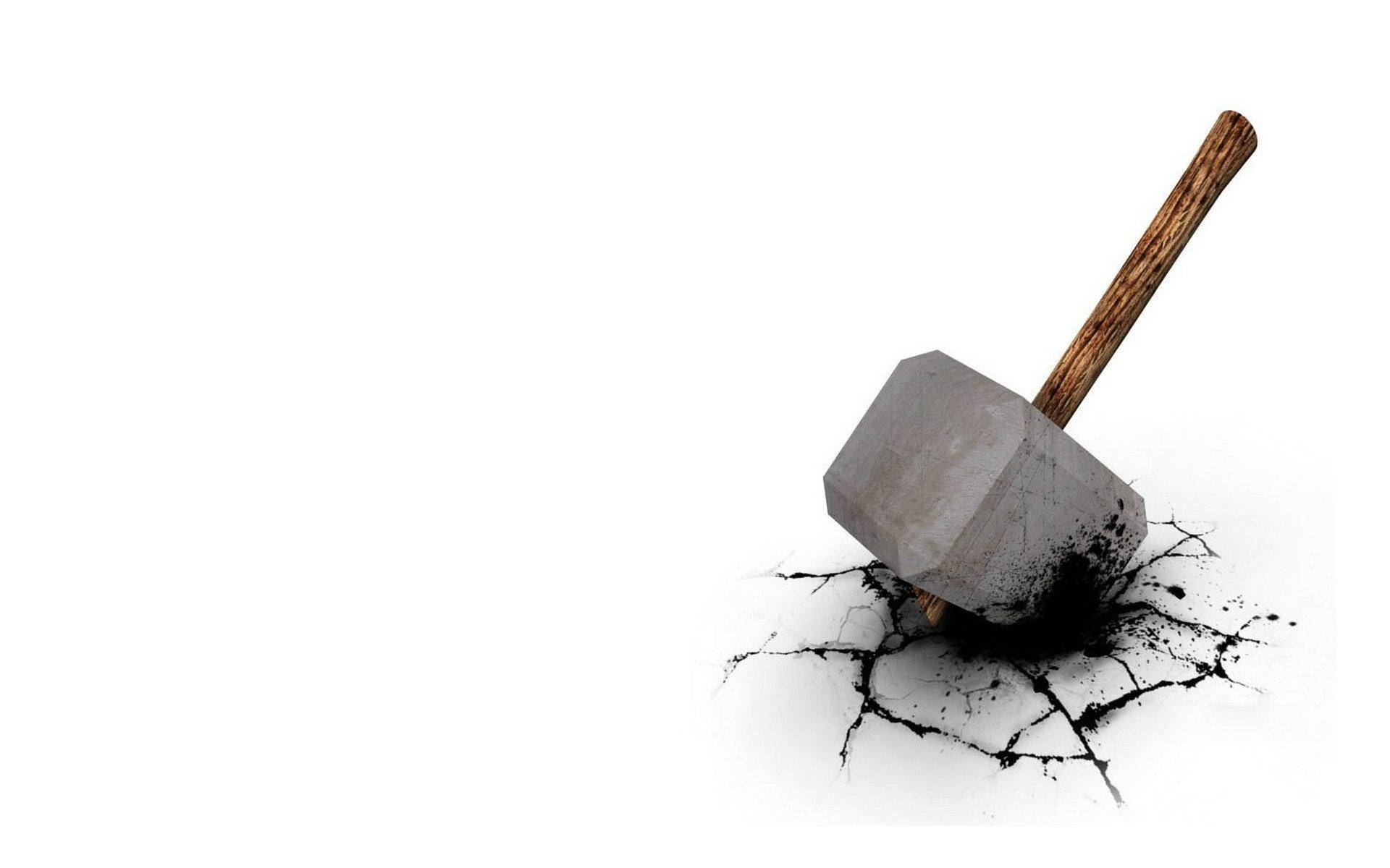 Hammer 桌布 壁紙 — 一把帶有木柄的重型大錘擱在破裂的白色表面上，形成向外輻射的尖銳黑色裂縫。