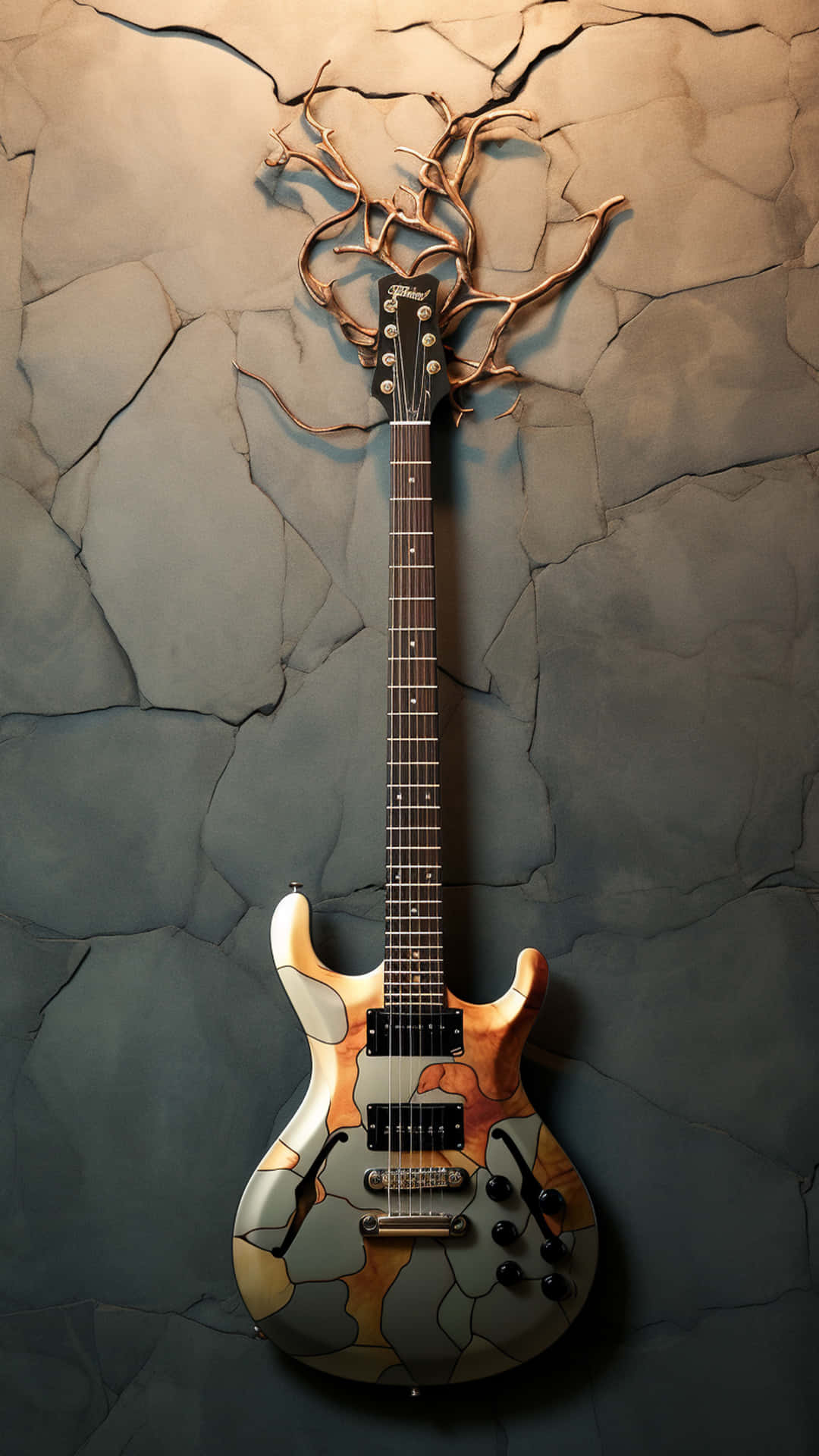 Guitar abstract 壁紙 — 一把帶有裂紋地球圖案的自訂電吉他掛在裝飾著青銅鹿角的紋理石牆上。