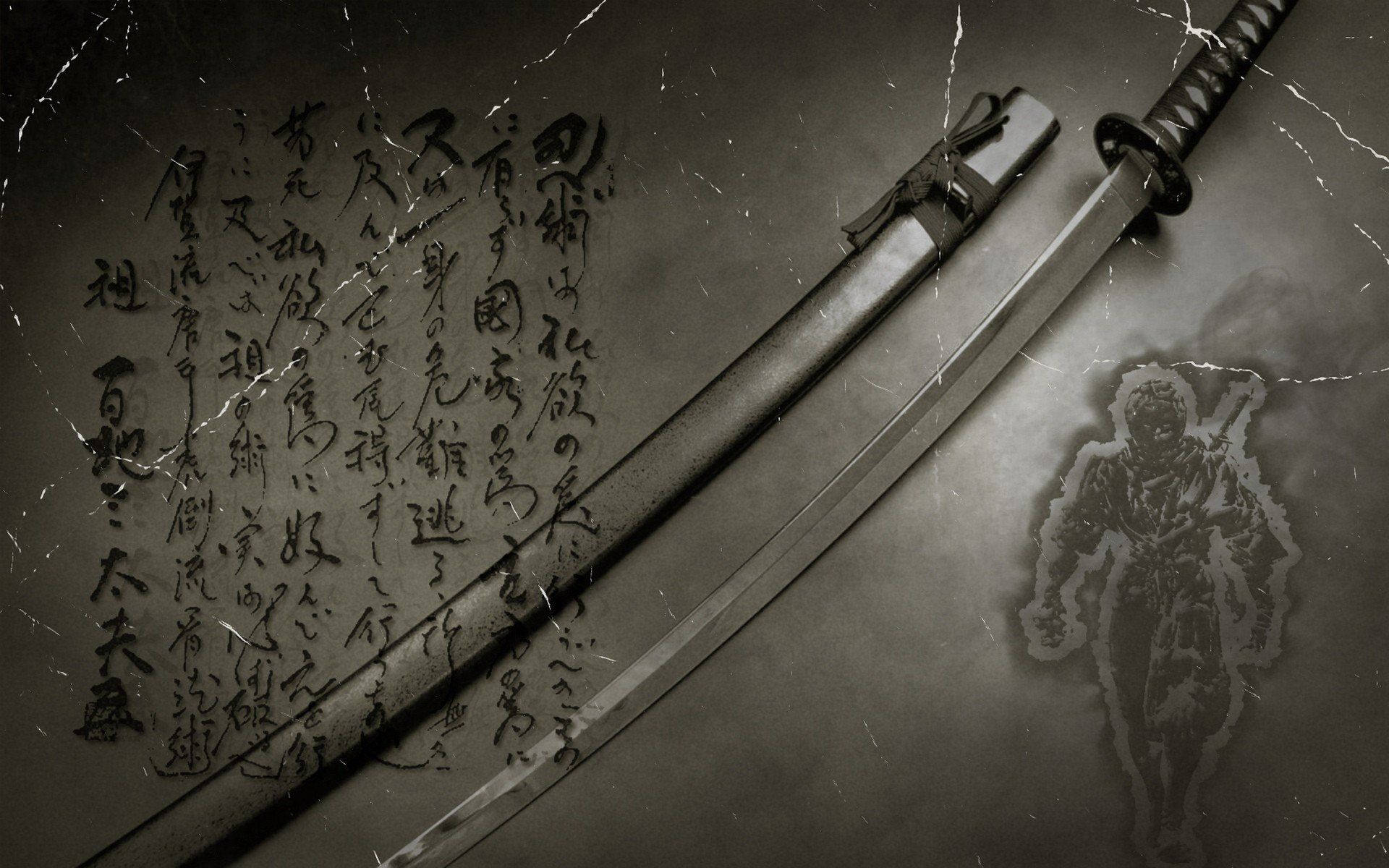 日本武士 桌布 壁紙 — 一把武士刀斜放在有紋理的表面上，旁邊有日本書法和褪色的武士剪影。