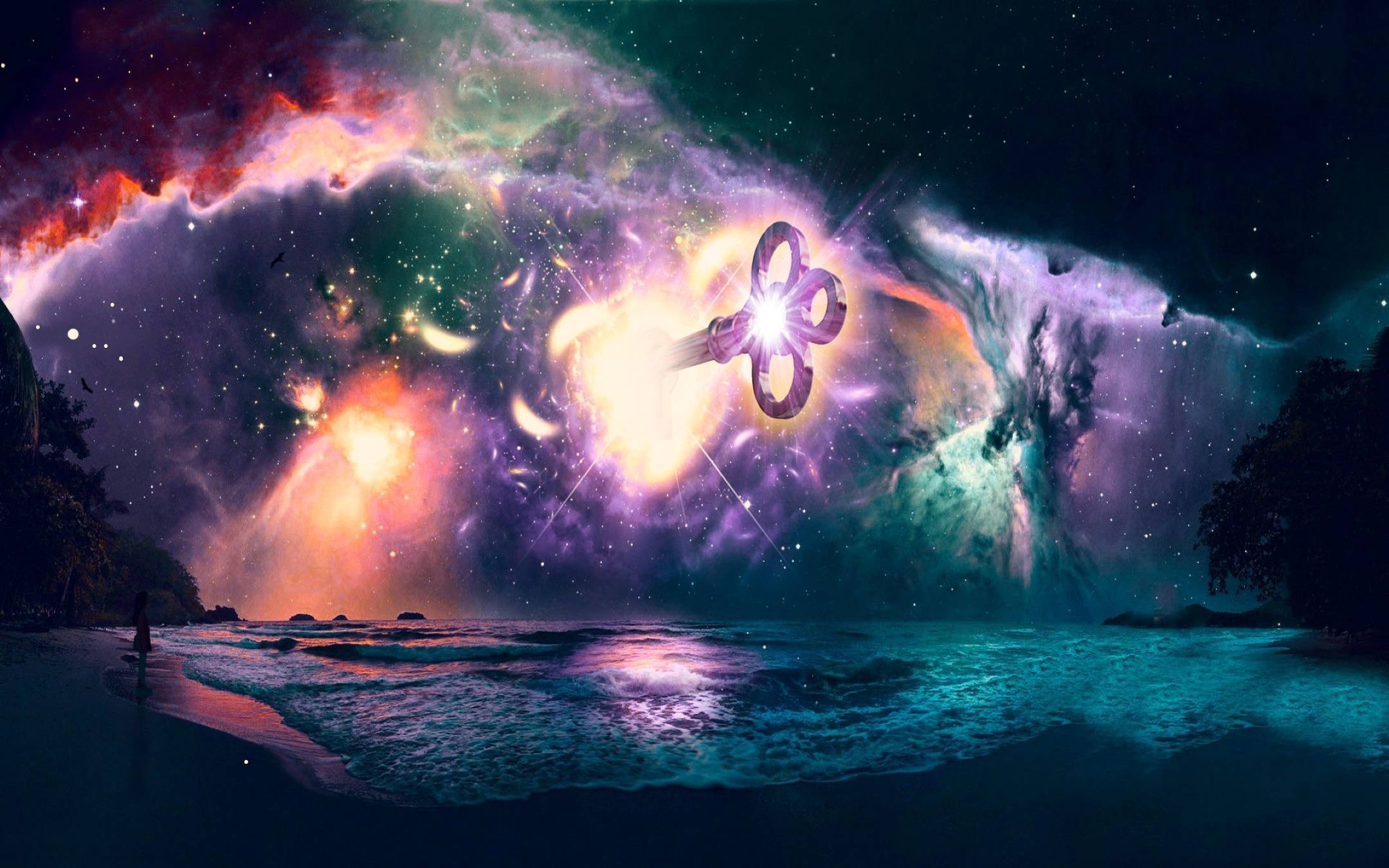 多重宇宙 桌布 壁紙 — 一把發光的宇宙鑰匙漂浮在繁星點點的星雲之上，夜晚寧靜的海灘之上。