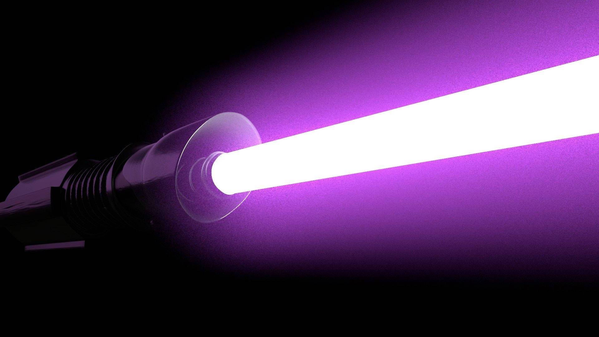 Lightsaber 桌布 壁紙 — 一把發光的紫色光劍刃從黑色背景上的暗色劍柄延伸出來，帶有輻射光效。