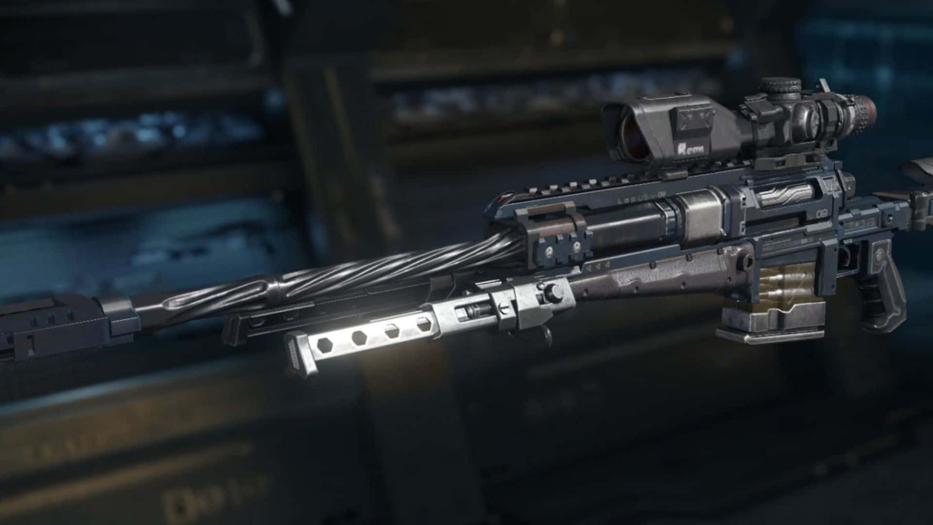 Call Of Duty Weapons 桌布 壁紙 — 一把高科技狙擊步槍，帶有螺旋電纜槍托和瞄準鏡，放置在昏暗未來場景的黑暗表面上。