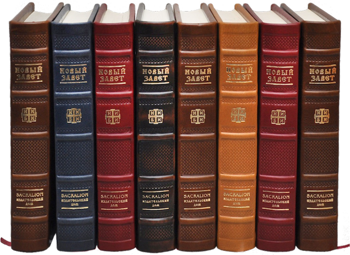 Library 桌布 壁紙 — 一排七本皮革裝訂的新約聖經，顏色豐富多樣，直立擺放，帶有金色壓印文字和裝飾性十字架。