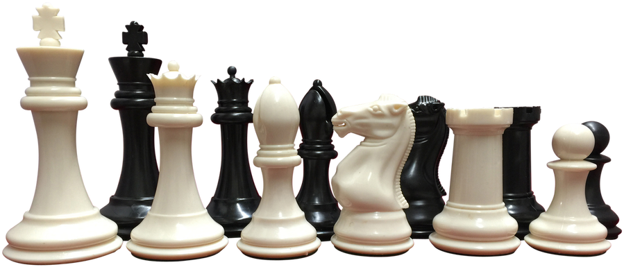 西洋棋 桌布 壁紙 — 一排光澤的白色和黑色西洋棋棋子，在純黑色背景下形成鮮明對比。