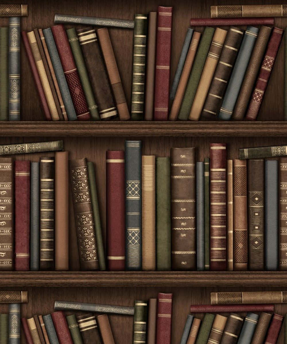 書本 桌布 壁紙 — 一排排復古皮革裝訂書籍，以豐富的勃艮第、橄欖綠和藍綠色調，填滿帶有華麗金色細節的木製書架。