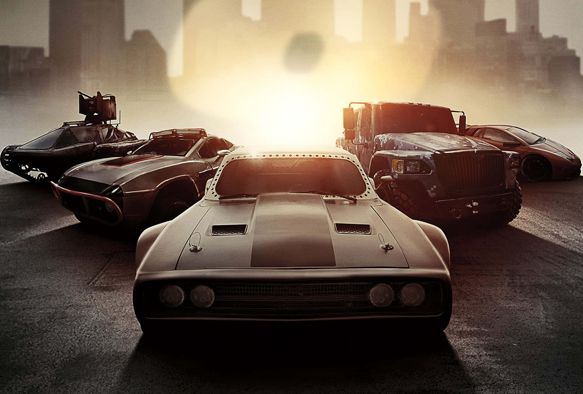 Fast And Furious Desktop 桌布 壁紙 — 一排未來感和經典肌肉車在日出時停泊在濕漉漉的城市街道上，背後有發光的太陽。