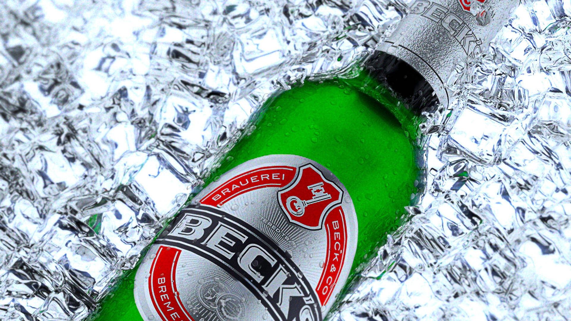 Beer 桌布 壁紙 — 一支冰涼的綠色Beck's啤酒瓶嵌在閃閃發光的碎冰中。