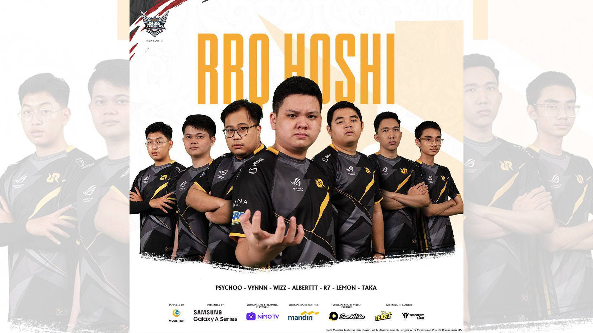 Team 桌布 壁紙 — 一支專業電競隊伍自信地穿著黑色和黃色球衣，在帶有粗體橙色文字的風格化圖形背景前擺姿勢。