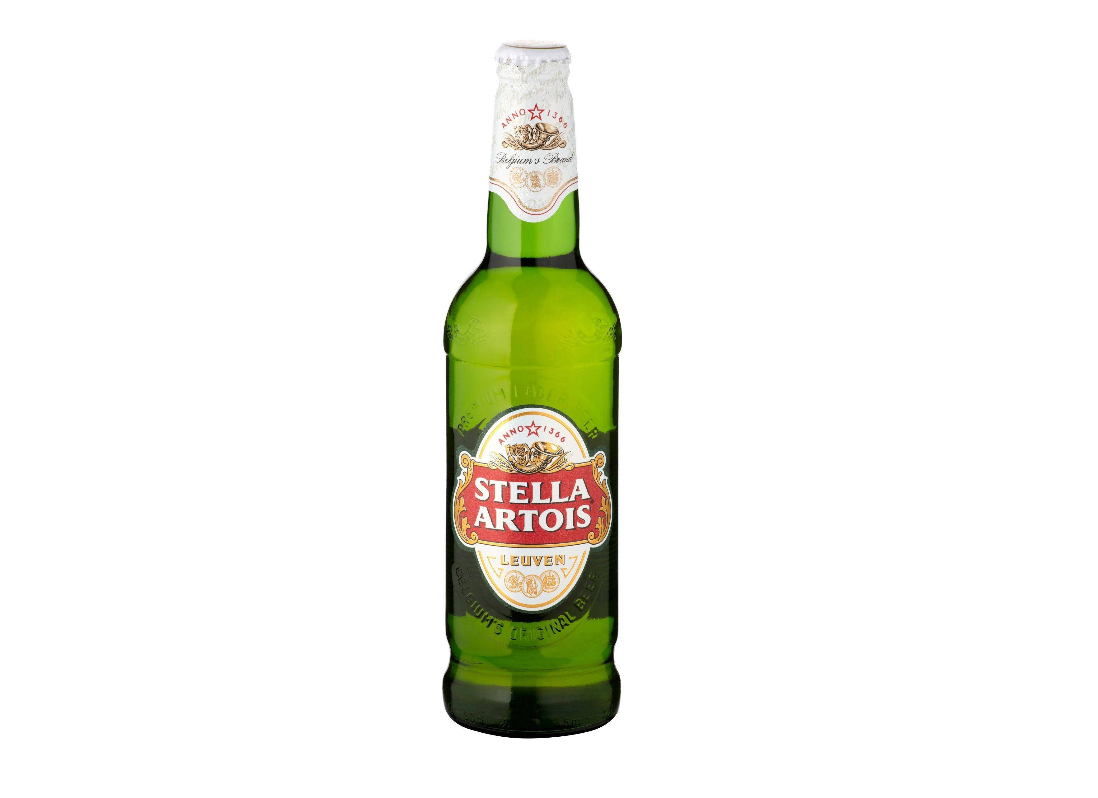 飲料 桌布 壁紙 — 一支清新的綠色 Stella Artois 啤酒瓶孤立在純白色背景上，帶有醒目的紅色和金色品牌標識。