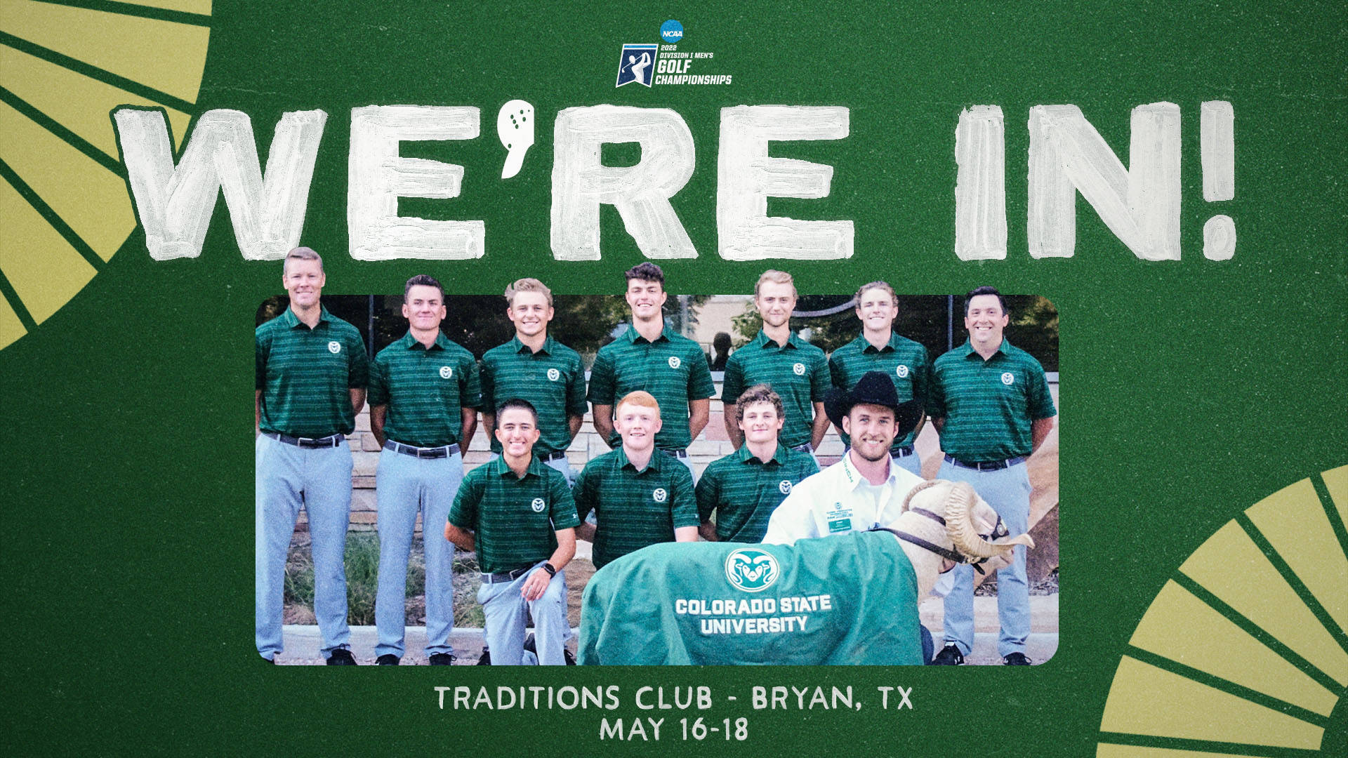 poster 桌布 壁紙 — 一支穿著綠色襯衫的高爾夫球隊在紋理綠色背景上，自豪地擺出姿勢，上方有粗體白色文字寫著「WE'RE IN!」。