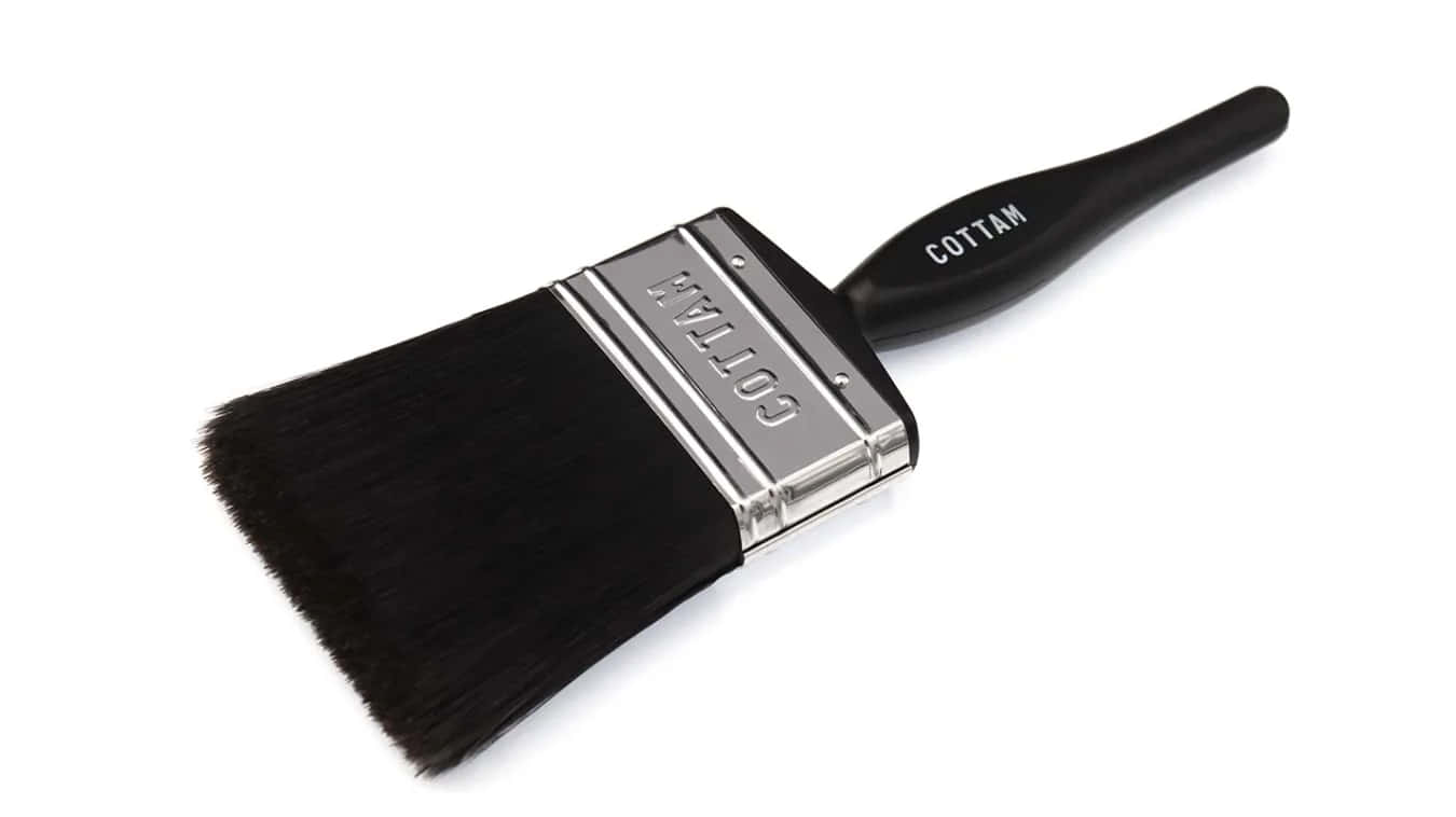 Paint Brush 桌布 壁紙 — 一支黑色Cottam畫筆帶銀色金屬箍，對角放置在潔淨的白色背景上。