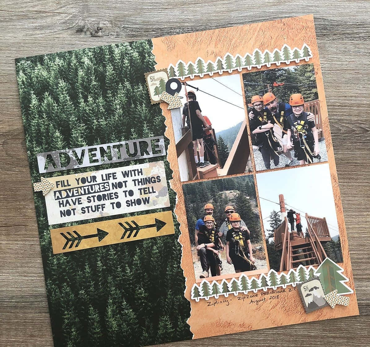 Scrapbooking 桌布 壁紙 — 一本剪貼簿頁面，上面有孩子們在森林背景下進行滑索冒險的照片和勵志文字。