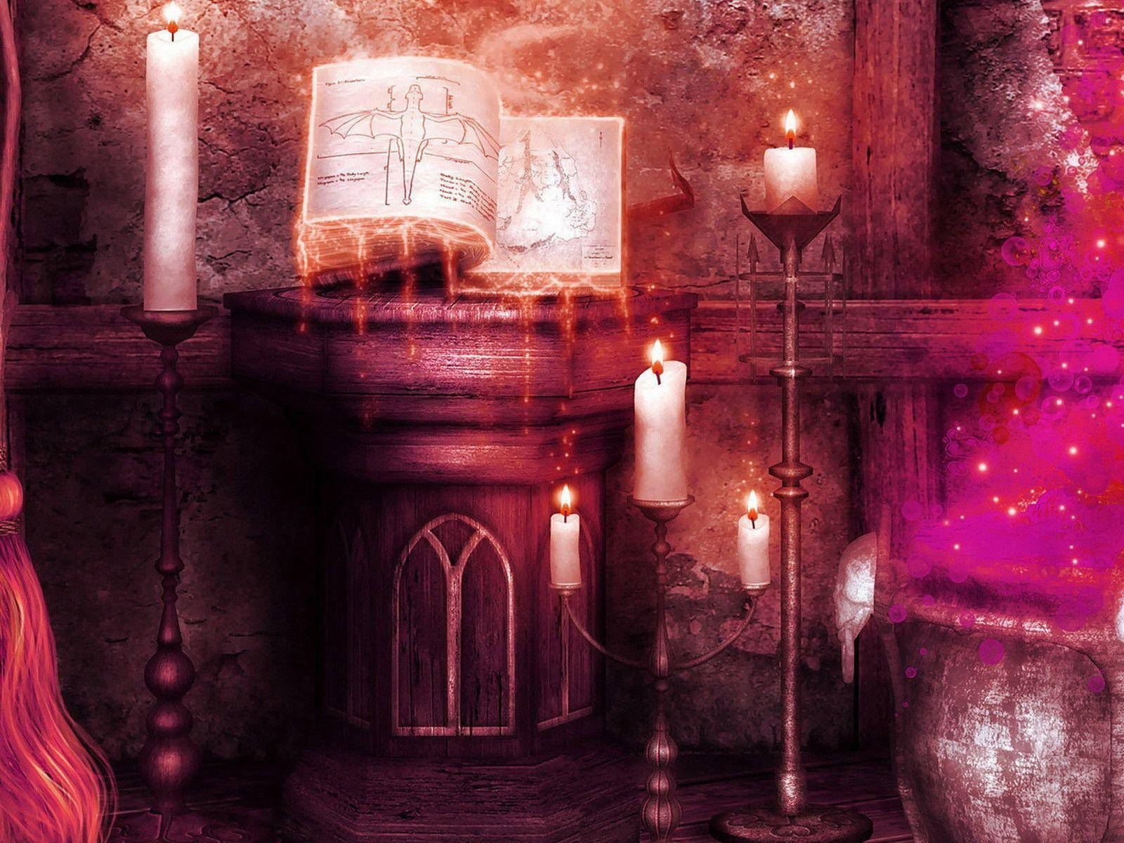 witchcraft 桌布 壁紙 — 一本古老發光的書，帶有翼人素描，放置在一個神秘石室中，周圍環繞著閃爍蠟燭的木製祭壇上。