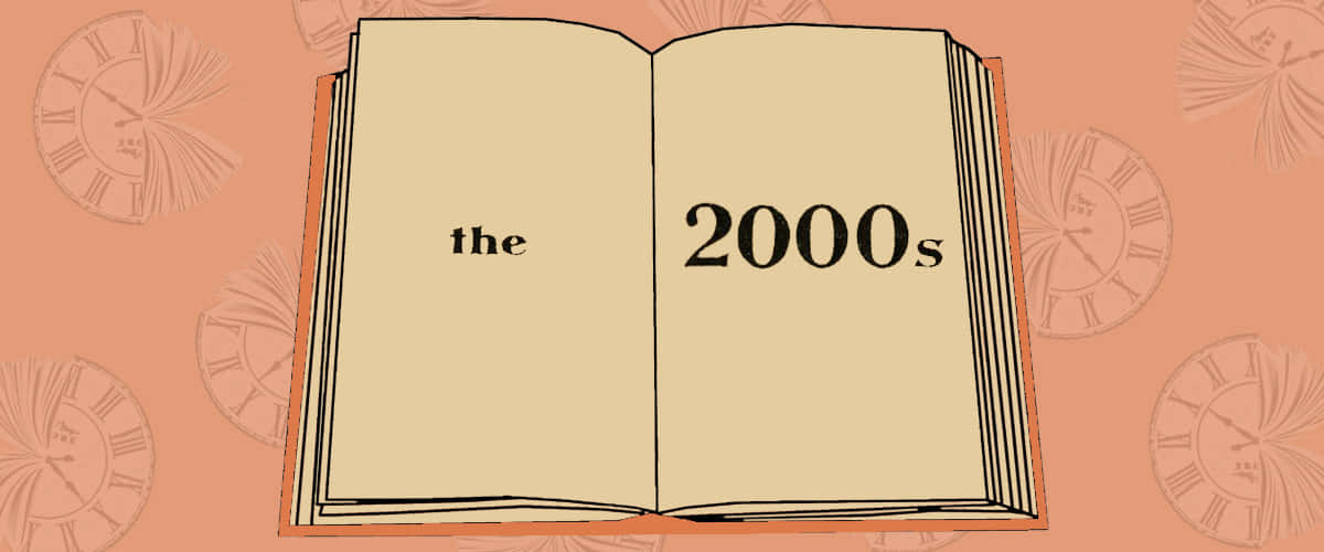 高清 桌布 壁紙 — 一本打開的書，書名為「the 2000s」，靠在帶有褪色鐘面的桃色背景上。