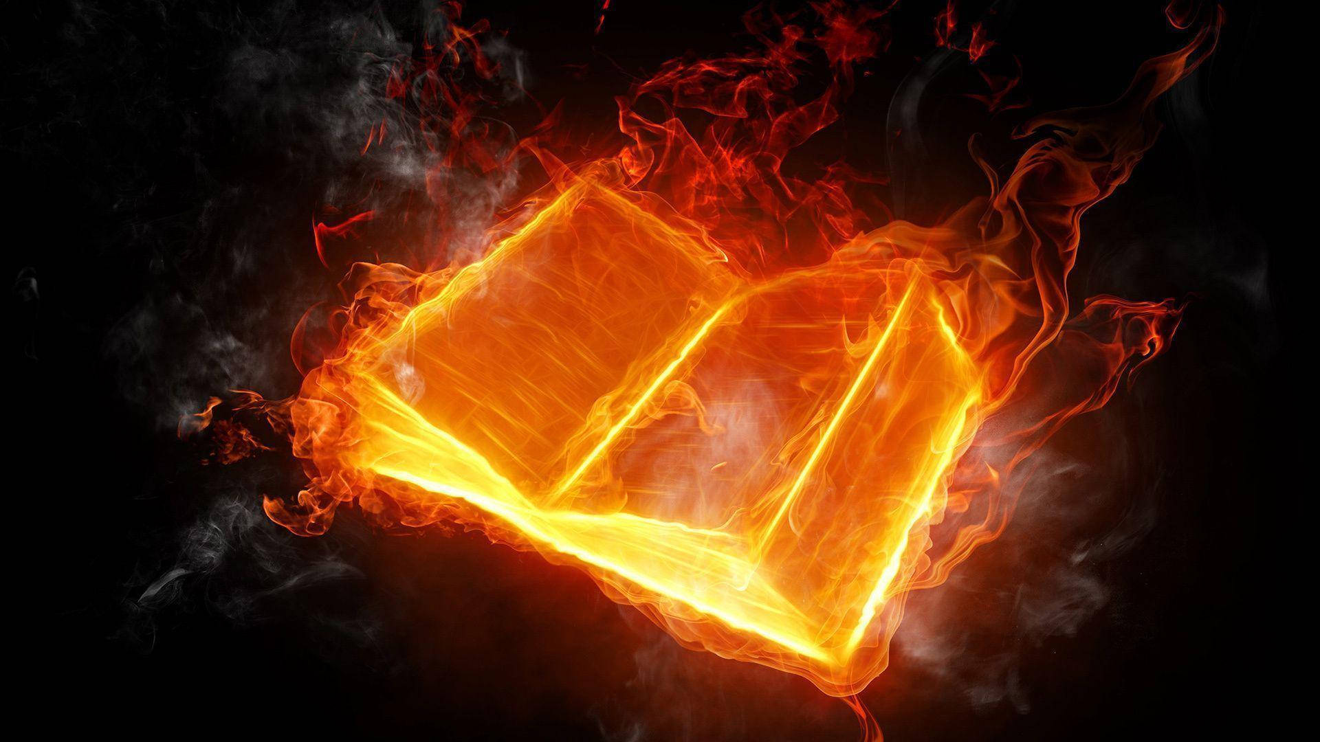 書本 桌布 壁紙 — 一本打開的書被鮮豔的橙色和紅色火焰吞噬，背景是黑暗煙霧繚繞。