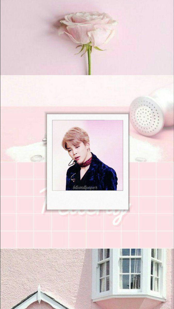 Jimin Aesthetic 桌布 壁紙 — 一朵粉紅玫瑰漂浮在一張年輕男子穿著天鵝絨外套的照片上方，背景是帶窗戶的粉彩粉紅瓷磚牆。