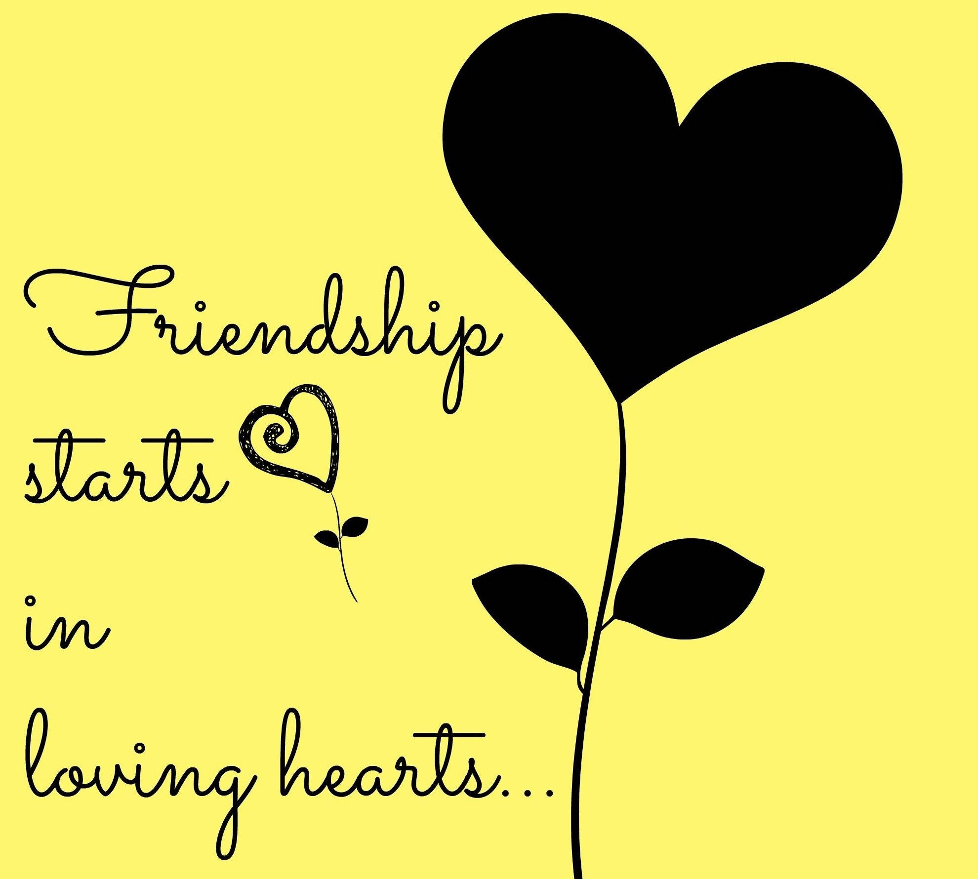 Best Friend Quotes 桌布 壁紙 — 一朵黑色心形花朵和葉子生長在草書文字「友誼始於愛心」旁邊，背景為亮黃色。
