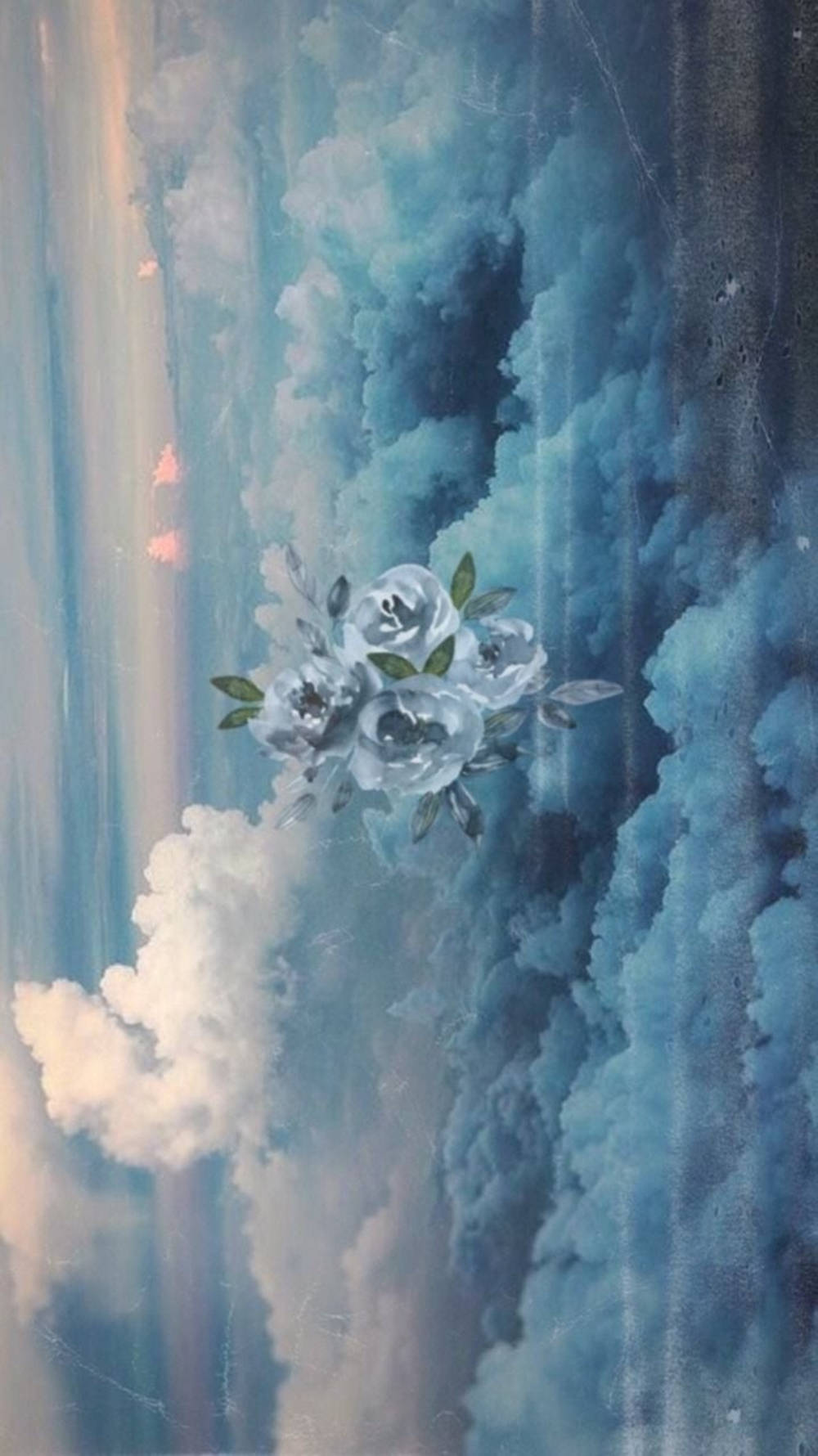 桌布 壁紙 — 一束精緻的白花漂浮在旋轉的藍白雲朵中，柔和的金色光線穿透而過。