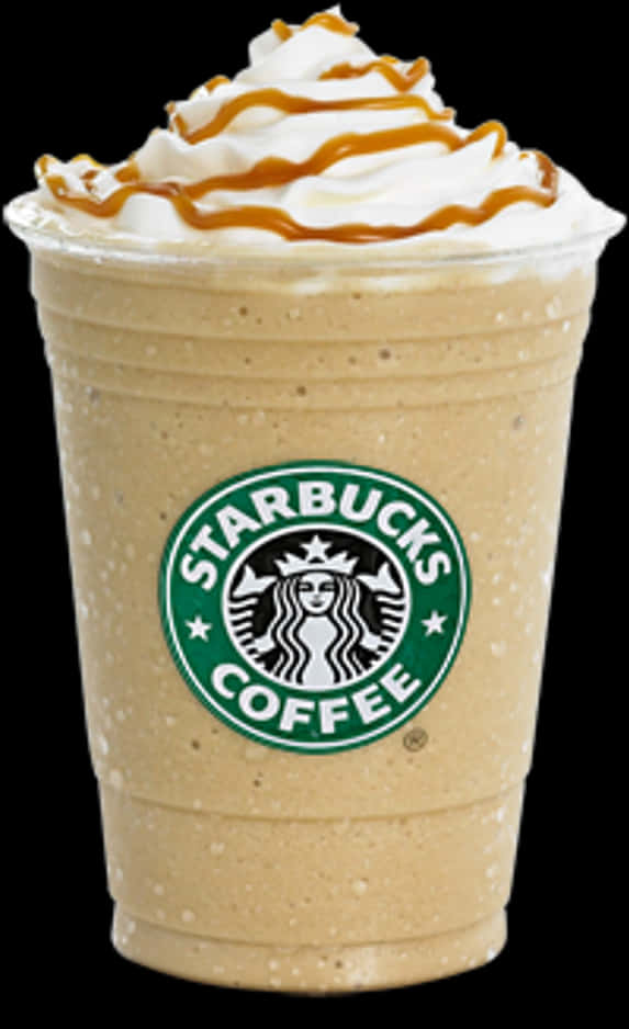 Starbucks Coffee 桌布 壁紙 — 一杯星巴克冰咖啡飲品，上面有鮮奶油和焦糖醬，背景為黑色。