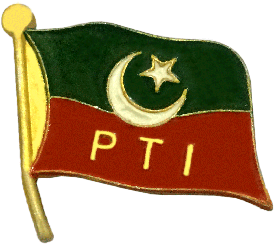 Flag Of Pakistan 桌布 壁紙 — 一枚光澤琺瑯別針，描繪飄揚的巴基斯坦國旗，紅色條紋上有PTI字母。