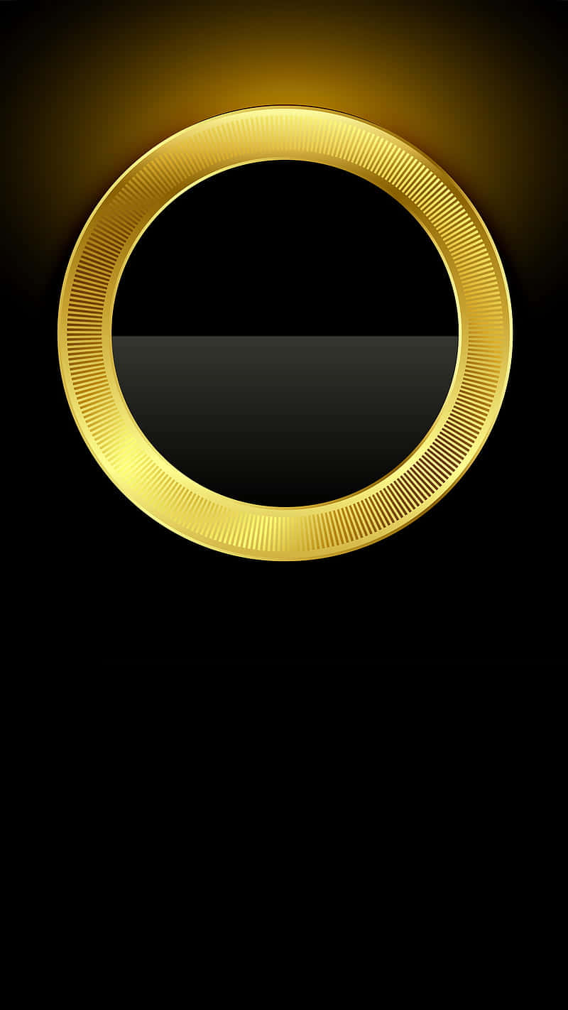 Circle 桌布 壁紙 — 一枚帶有細紋的閃亮金戒指在深黑色背景上發光，投射出溫暖的光暈效果。