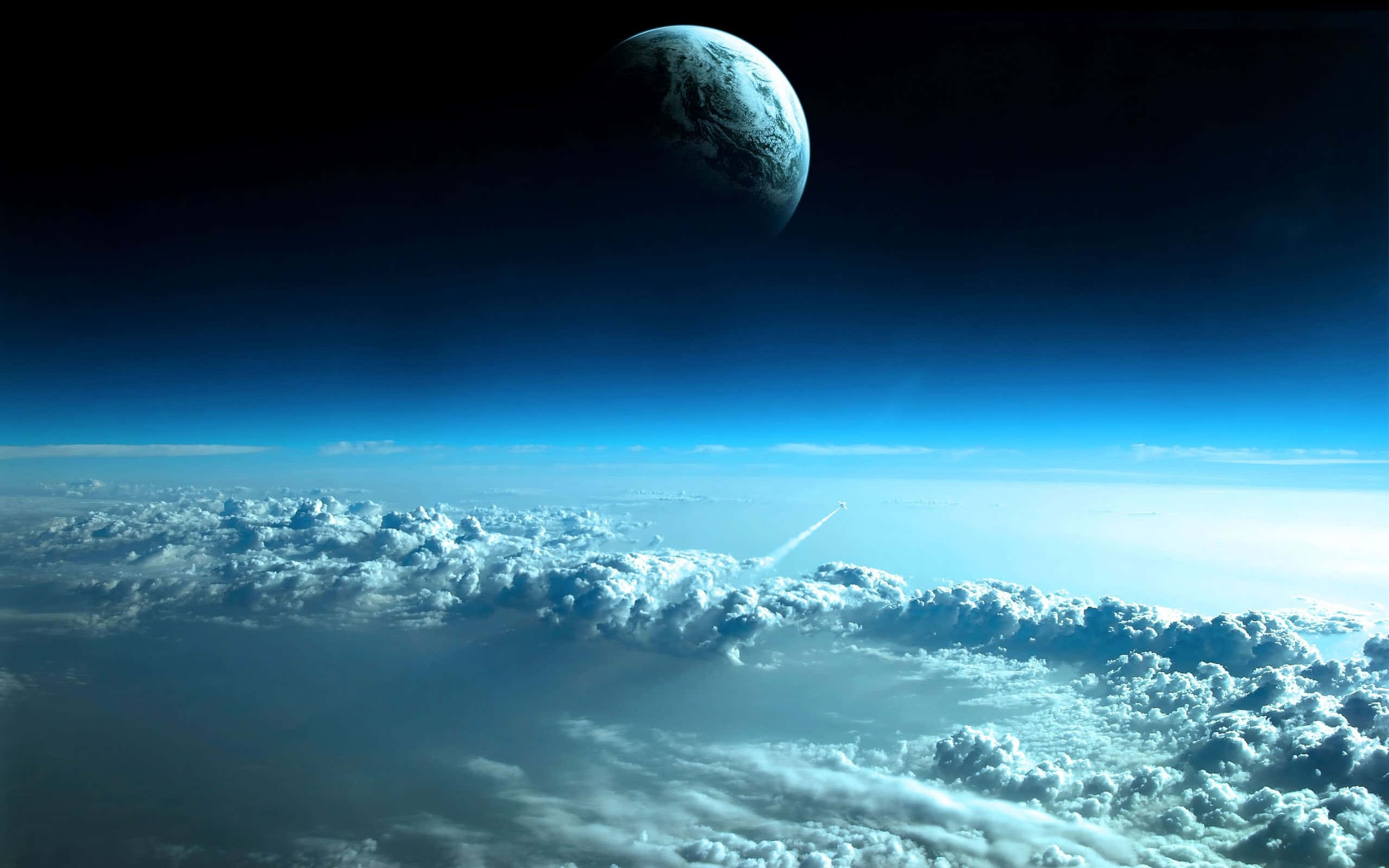 桌布 壁紙 — 一枚火箭穿過蓬鬆的雲層，下方懸掛著一顆在黑暗宇宙中發光的藍色行星。