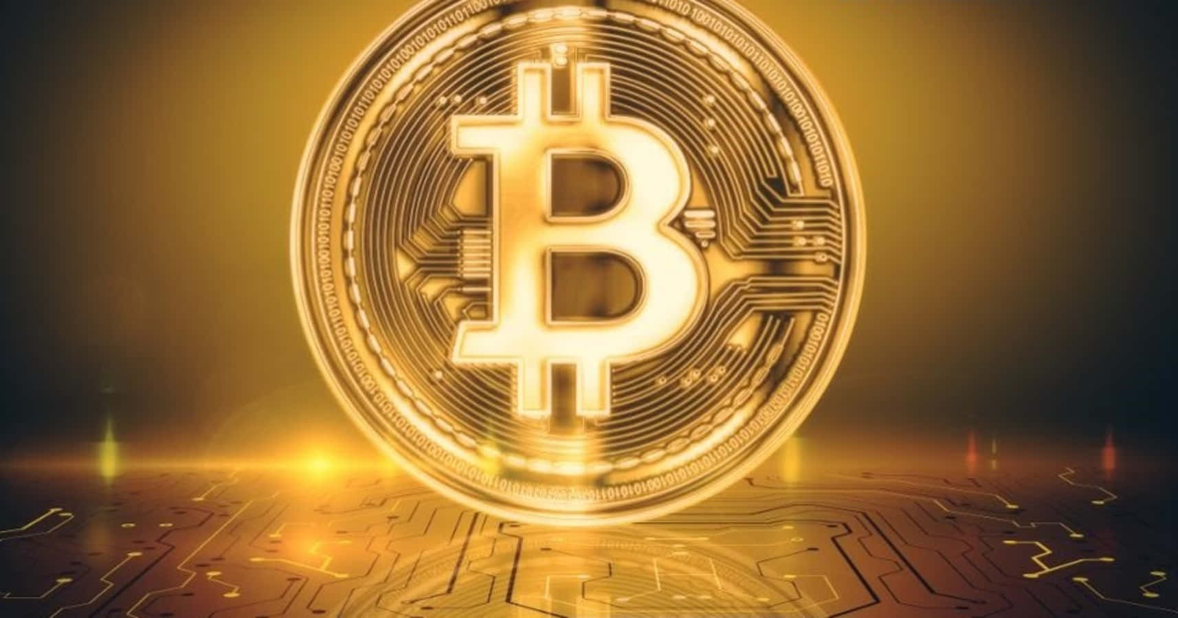 比特幣 桌布 壁紙 — 一枚發光的金色比特幣硬幣放在電路板上，帶有輻射光束，在科技主題的環境中。