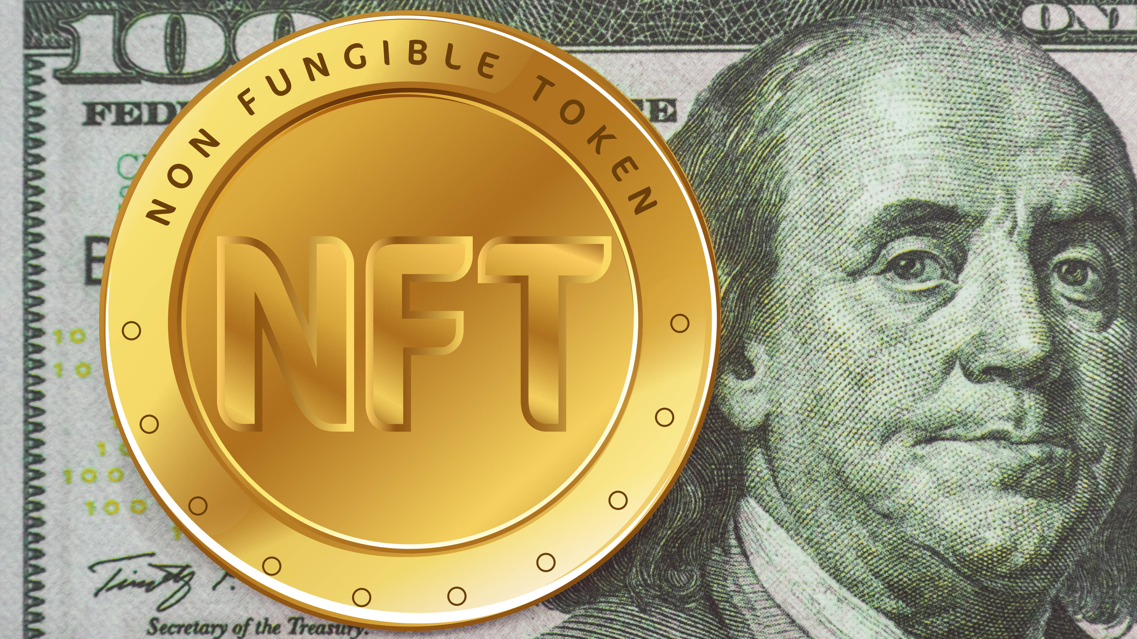 NFT 桌布 壁紙 — 一枚金色NFT硬幣，上面有「non fungible token」文字，疊加在一張有班傑明·富蘭克林頭像的百元美鈔特寫上。
