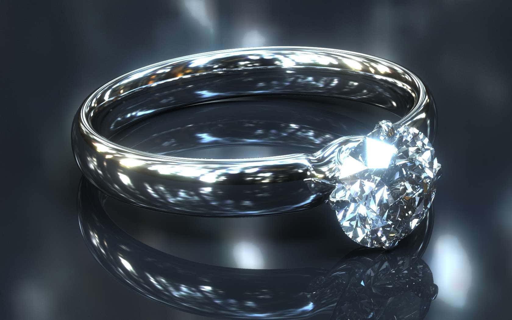 rings 桌布 壁紙 — 一枚閃亮的銀色訂婚戒指，鑲有一顆大鑽石，在戲劇性燈光下於深色反光表面上閃爍。