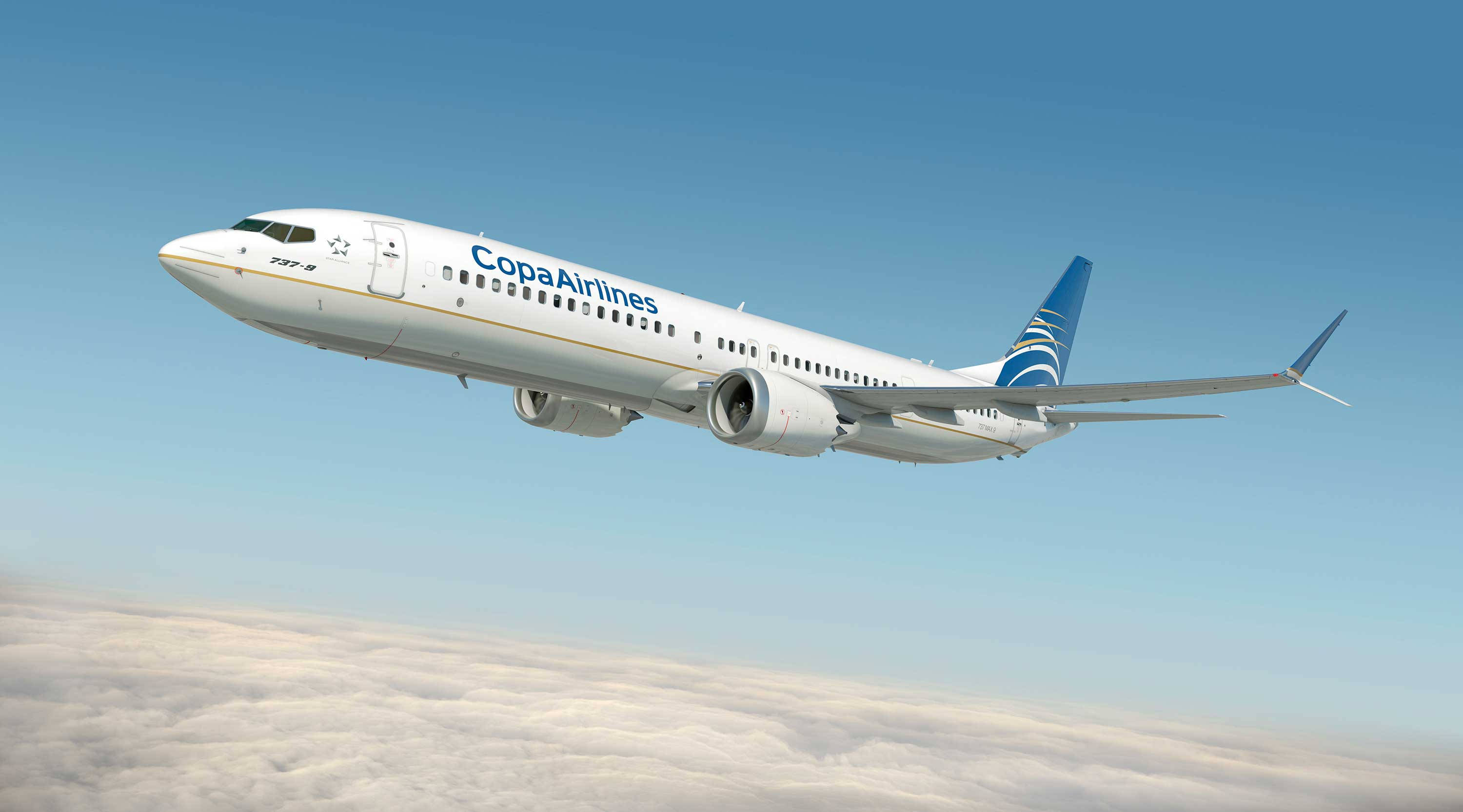 飛機 桌布 壁紙 — 一架Copa Airlines客機在清澈藍天下優雅地翱翔於蓬鬆白雲之上。