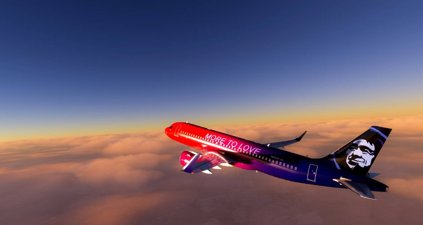 Plane 桌布 壁紙 — 一架充滿活力的阿拉斯加航空飛機，帶有「MORE TO LOVE」字樣，在日落時分翱翔於金色雲層之上。