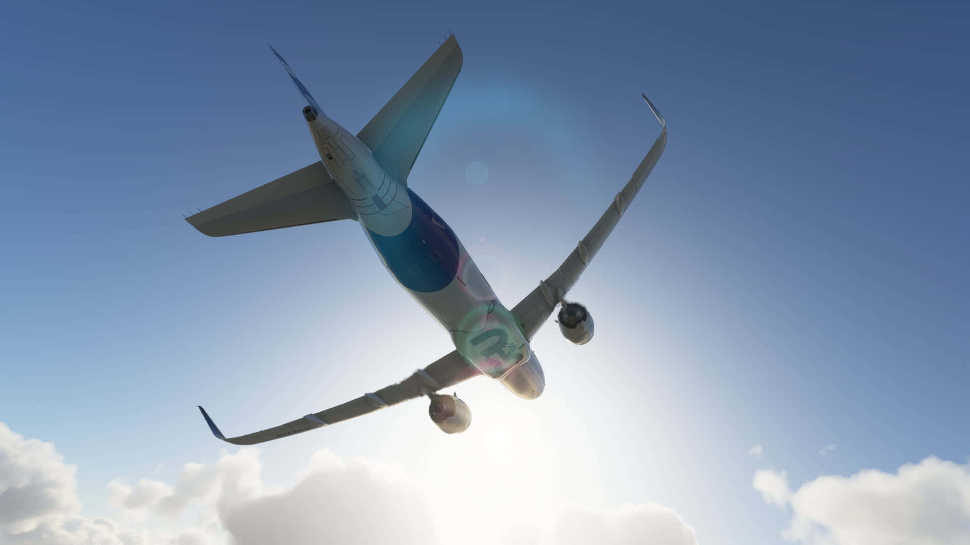 1920x1080 Microsoft Flight Simulator 桌布 壁紙 — 一架商用飛機在明亮的藍天、蓬鬆的白雲和陽光眩光中翱翔於頭頂。
