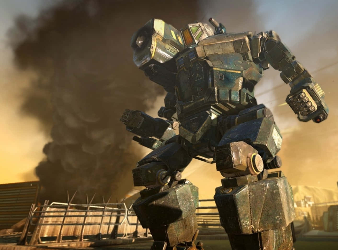 Battletech 桌布 壁紙 — 一架巨大、滿是戰鬥痕跡的機甲，在煙霧和瓦礫中，立於朦朧的橙色天空下。
