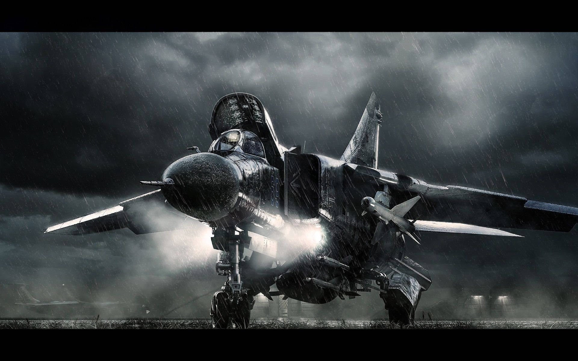 Badass Patriotic 桌布 壁紙 — 一架戰鬥機在暴雨沖刷的跑道上，於風暴天空下以戲劇性燈光蓄勢待發。