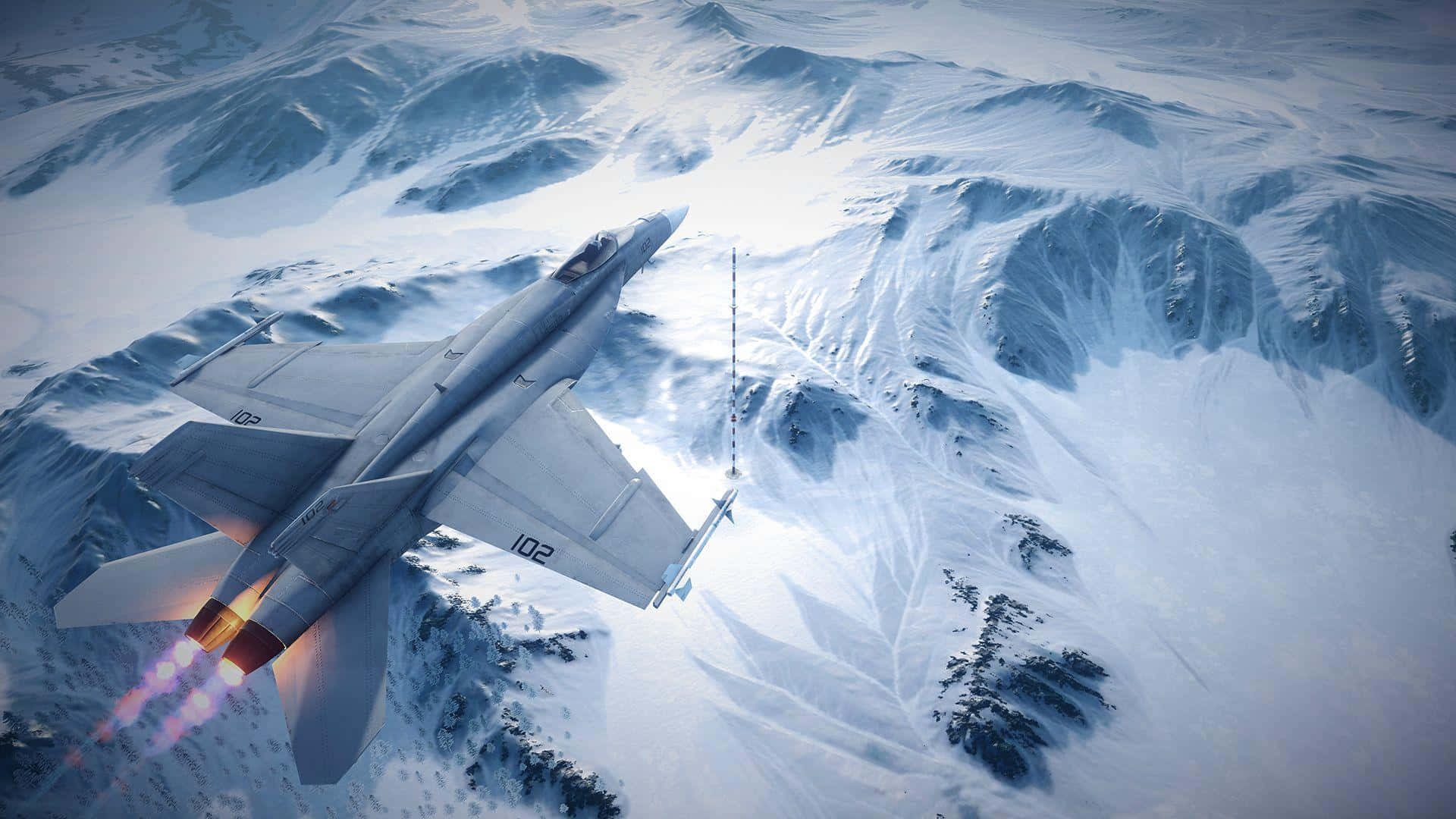 Aerospace 桌布 壁紙 — 一架戰鬥機在積雪的山脈上空翱翔，身後拖著熾熱的後燃器火焰。
