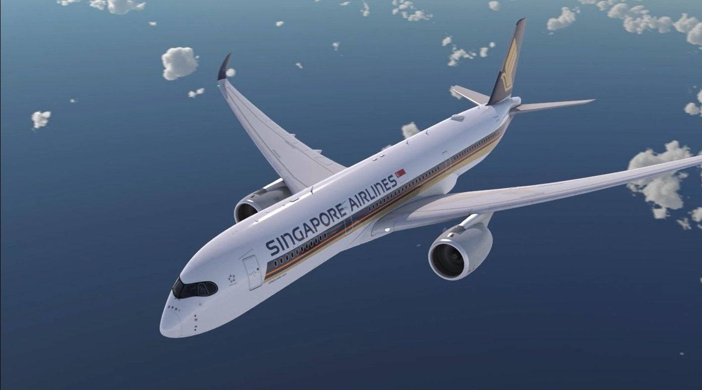 雲朵 桌布 壁紙 — 一架新加坡航空的空中巴士在廣闊的藍色海洋上空平穩滑翔，點綴著蓬鬆的白雲。
