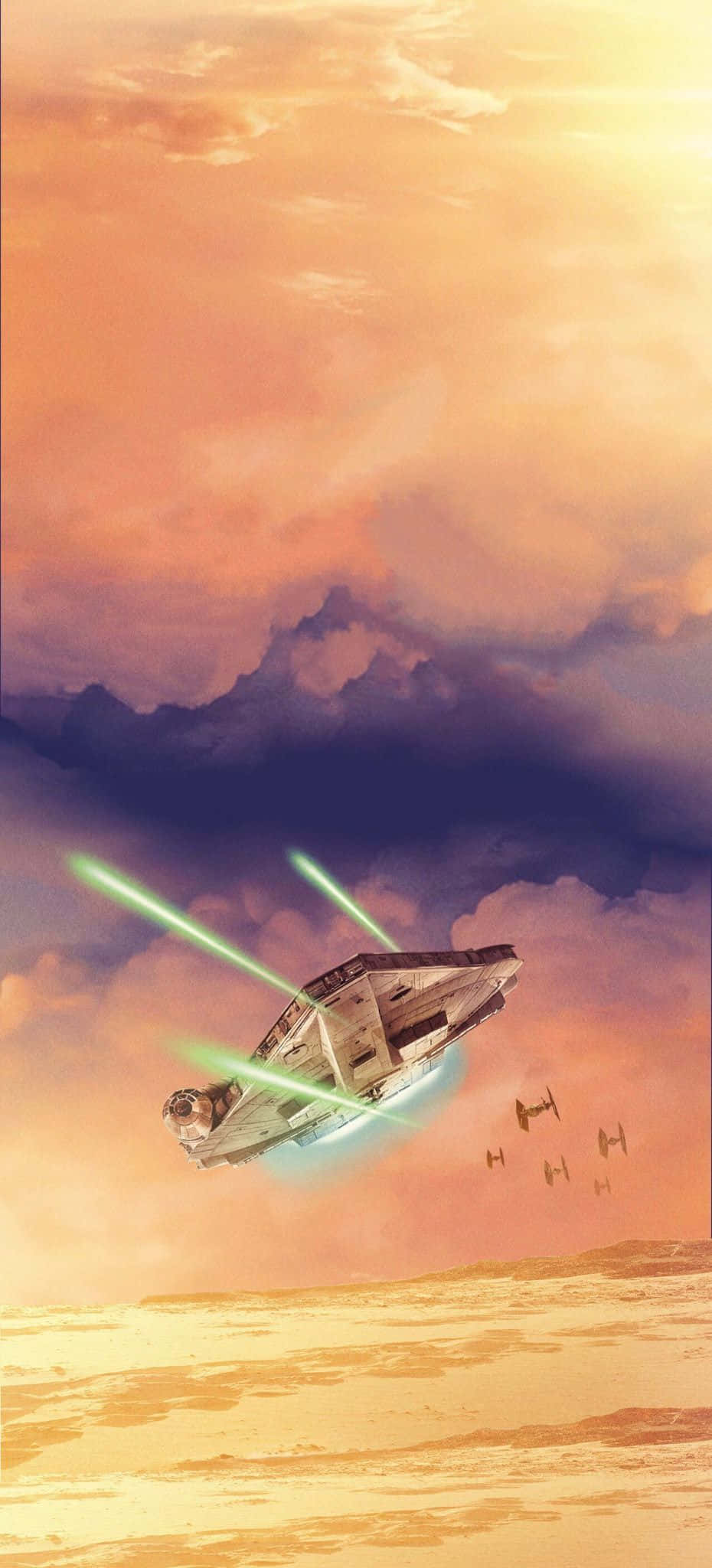 Solo A Star Wars Story 桌布 壁紙 — 一架星際戰機在沙漠星球上空戲劇性的日落天空中發射綠色雷射，後面有較小的飛船尾隨。