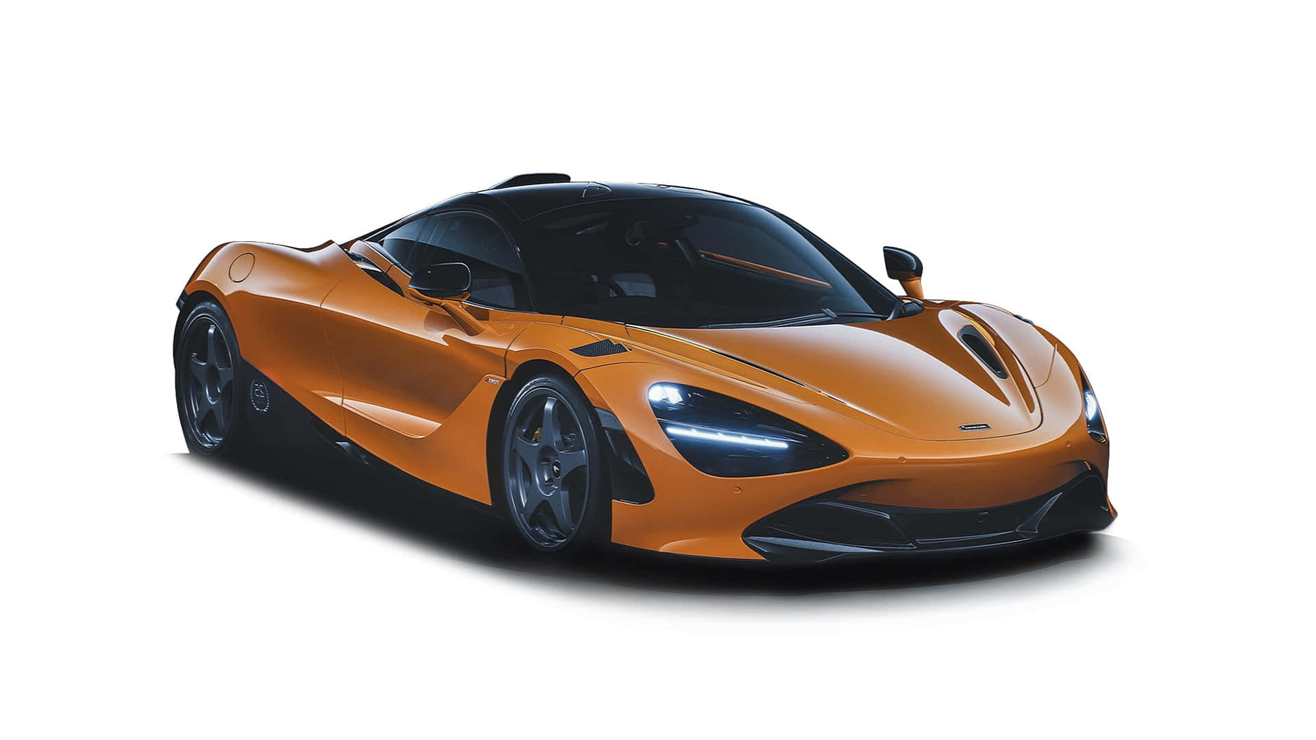 Best Mclaren 720s 桌布 壁紙 — 一架時尚的橙色McLaren跑車，配以發光的車頭燈，孤立在純白色背景上。