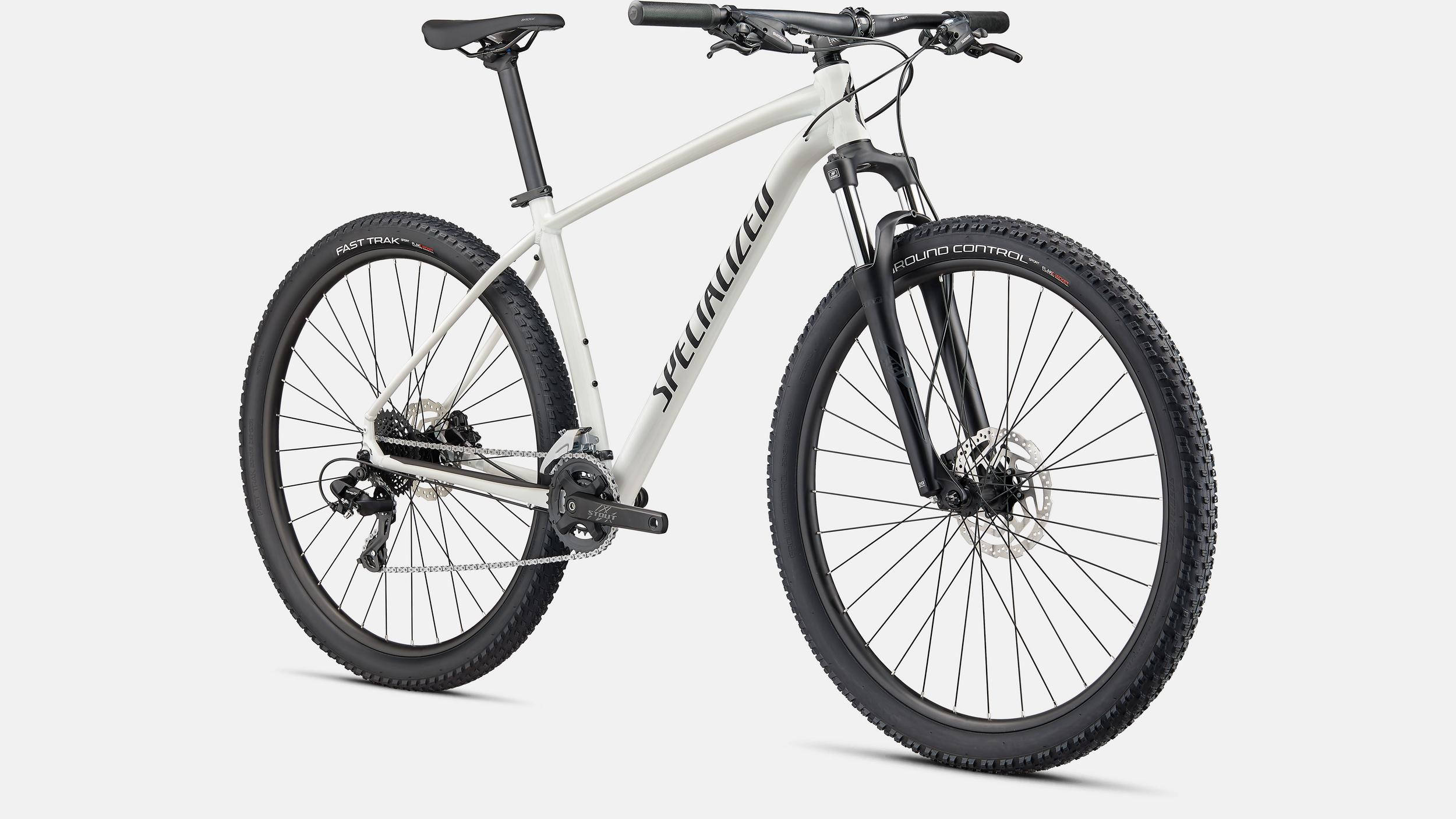 腳踏車 桌布 壁紙 — 一架時尚的白色Specialized登山自行車，配備黑色輪胎和車架點綴，孤立地立在純淺灰色背景前。