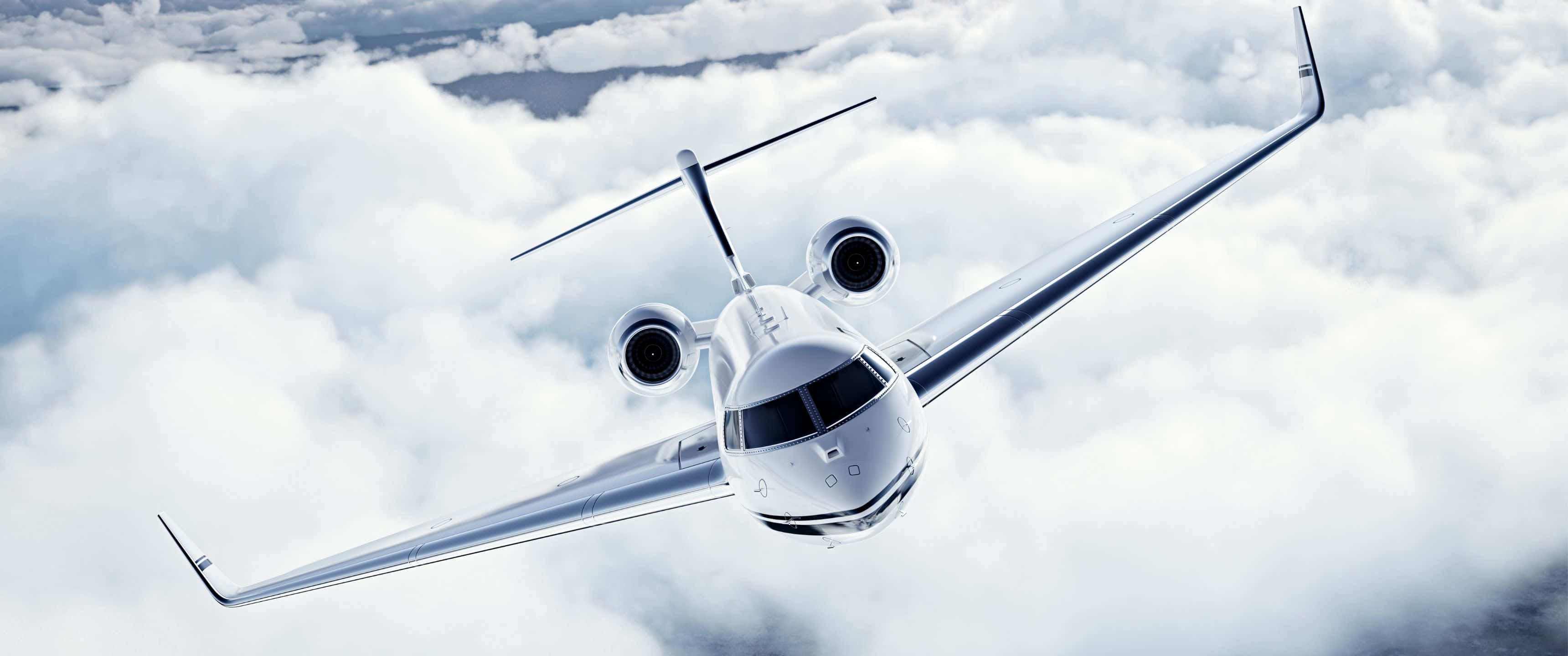 3440x1440p Small Planes 桌布 壁紙 — 一架時尚的白色私人飛機在蓬鬆的白雲上方翱翔，下方可見遙遠的陸地。