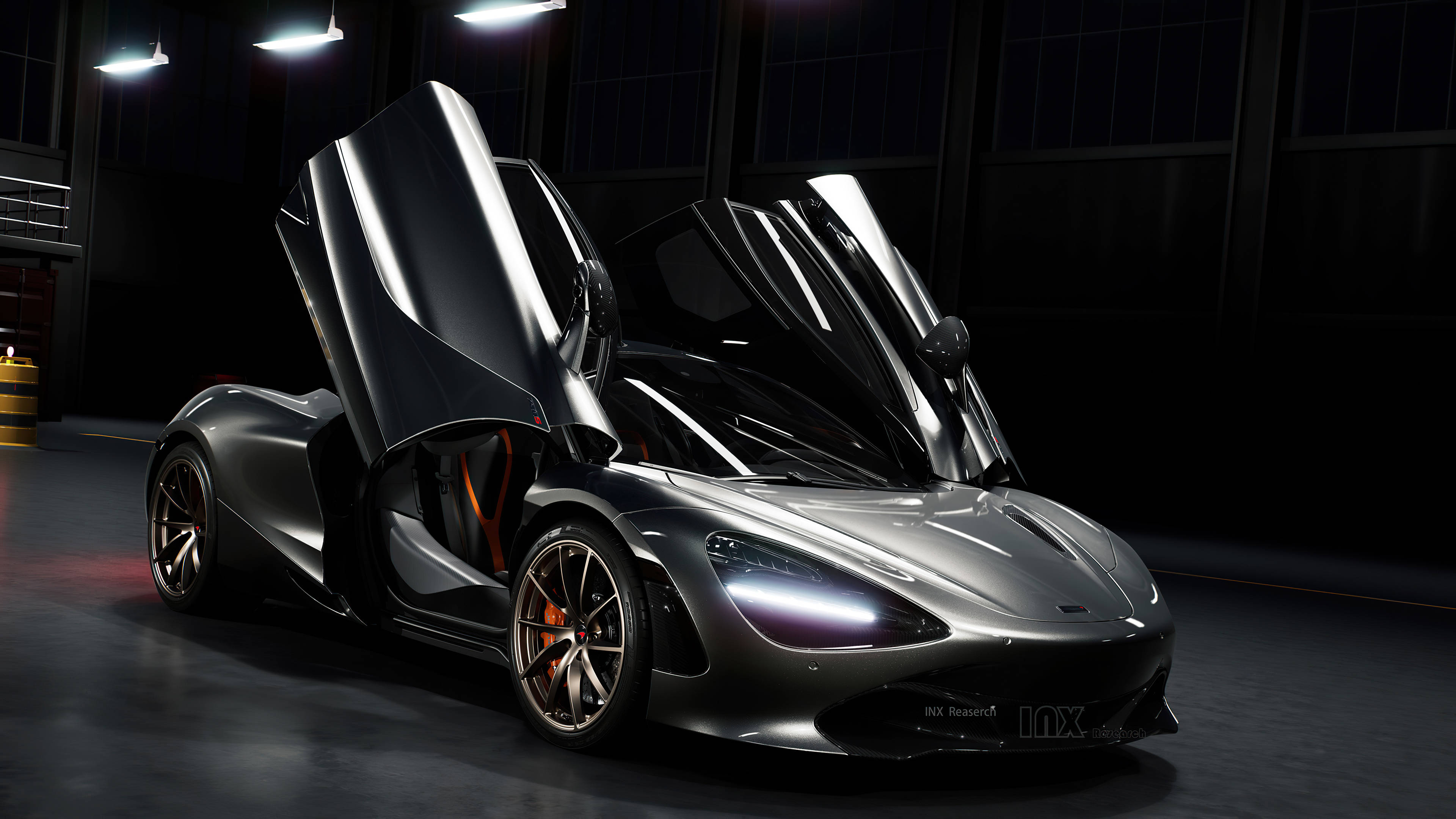 Mclaren 720s 桌布 壁紙 — 一架時尚的銀色McLaren跑車，在昏暗的工業車庫中，於明亮聚光燈下打開鷗翼車門。