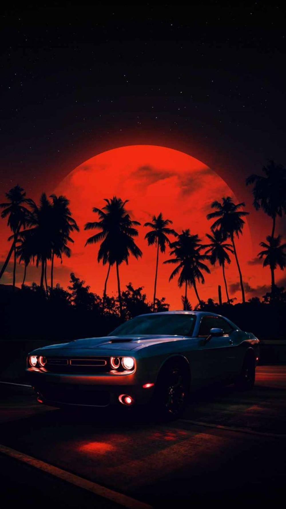 BMW 動圖 桌布 壁紙 — 一架時尚的銀色肌肉車在巨大的紅月亮下發光，棕櫚樹在繁星點點的夜空襯托下形成剪影。