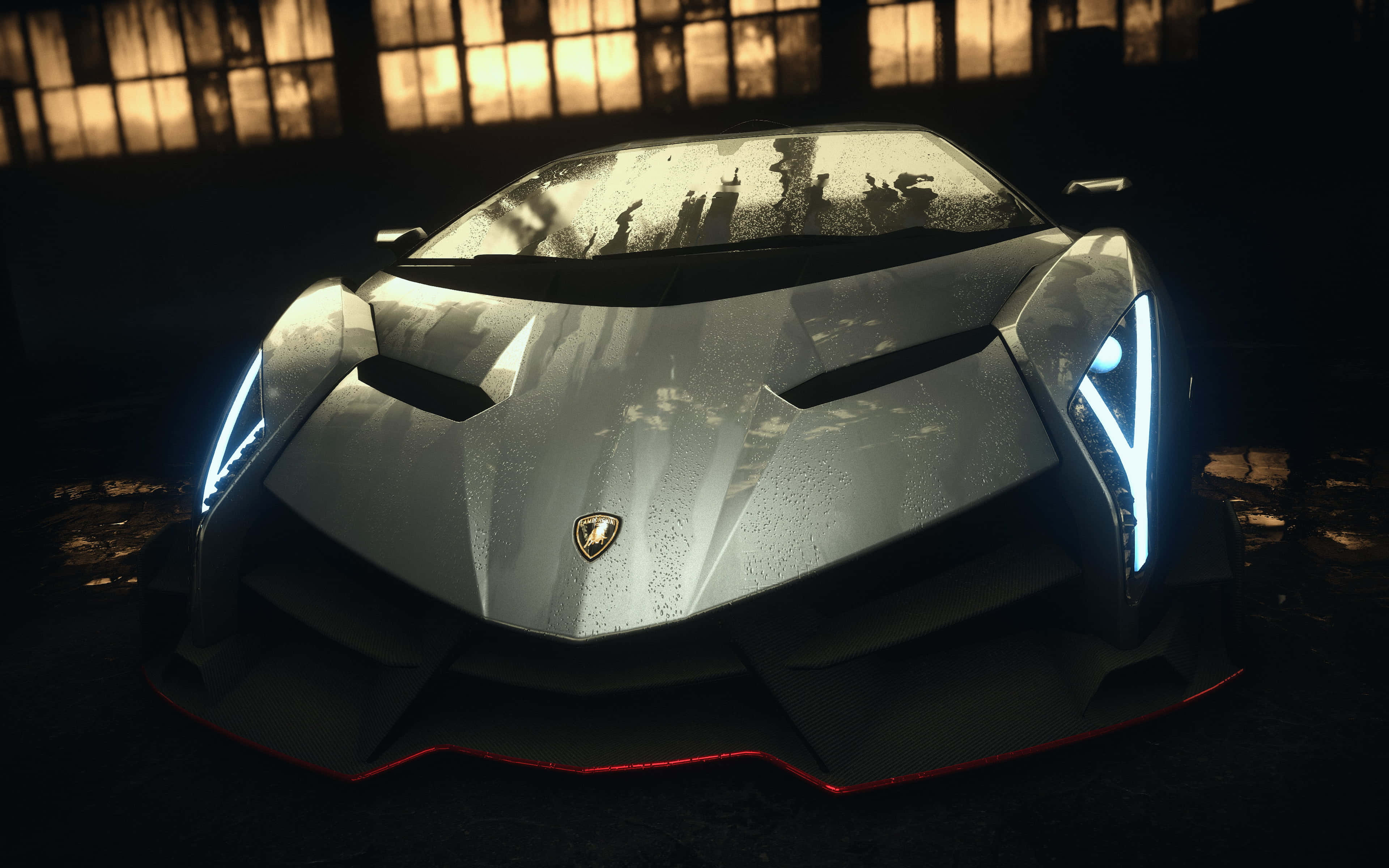 Forza Motorsport 7 桌布 壁紙 — 一架時尚的銀色藍寶堅尼跑車，帶有發光的藍色車頭燈，停在光線昏暗的倉庫中，雨滴在引擎蓋上閃閃發光。