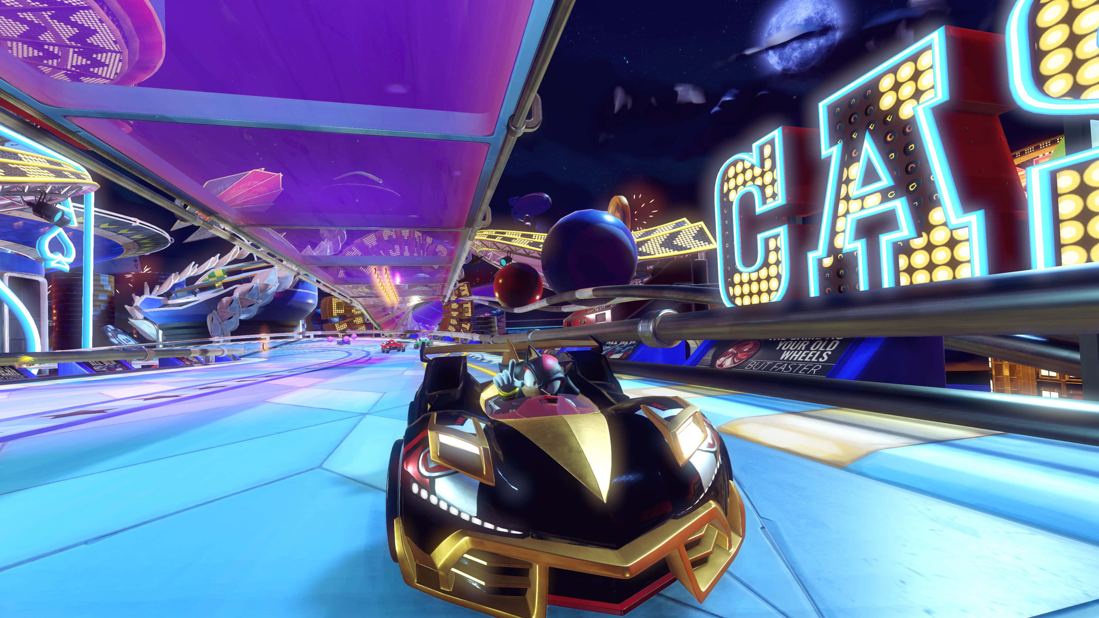 Sonic Battle Racers 桌布 壁紙 — 一架時尚的黑色和金色高卡車在星空下，穿過霓虹燈照亮的未來賽道飛馳。