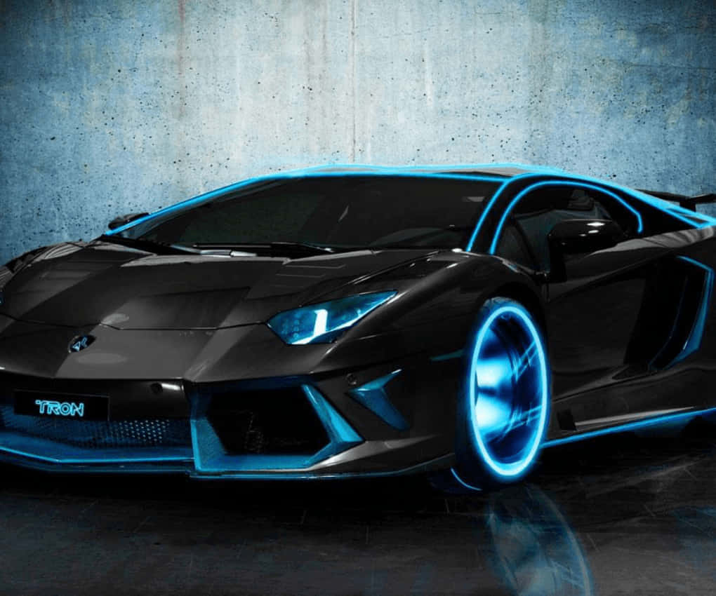 Top 10 Car 桌布 壁紙 — 一架時尚的黑色藍寶堅尼，帶有發光的藍色霓虹燈飾和車輪，停靠在紋理混凝土牆前，車庫燈光昏暗。