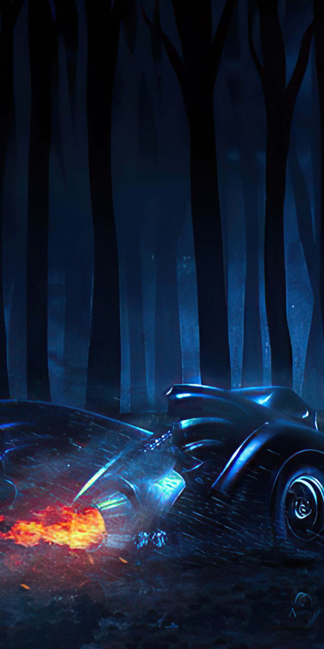 Pixel 3 Batmobile 桌布 壁紙 — 一架時尚的黑色蝙蝠車在夜間衝過黑暗的森林，帶著火橙色排氣管，映襯著藍色陰影。
