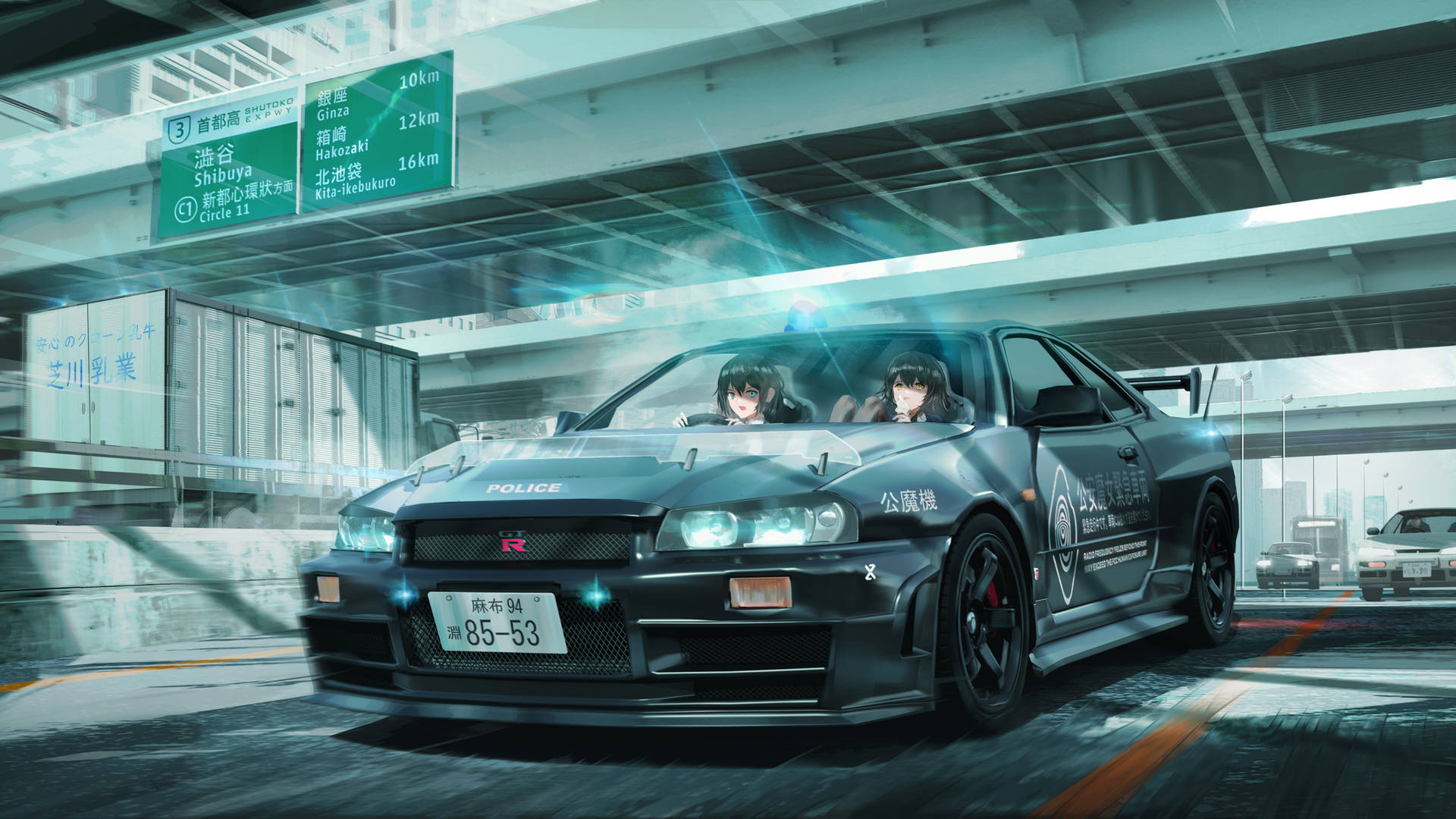 動漫風格的警車在發光的都市隧道中疾馳，車上有兩名女性駕駛者。
