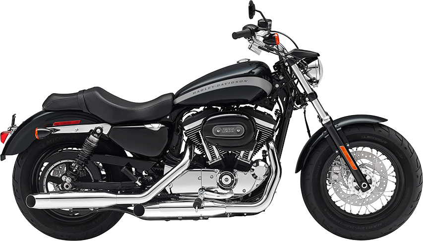 哈雷戴維森 桌布 壁紙 — 一架時尚黑色Harley-Davidson機車，帶有鍍鉻裝飾和銀色排氣管，立在純綠色背景前。